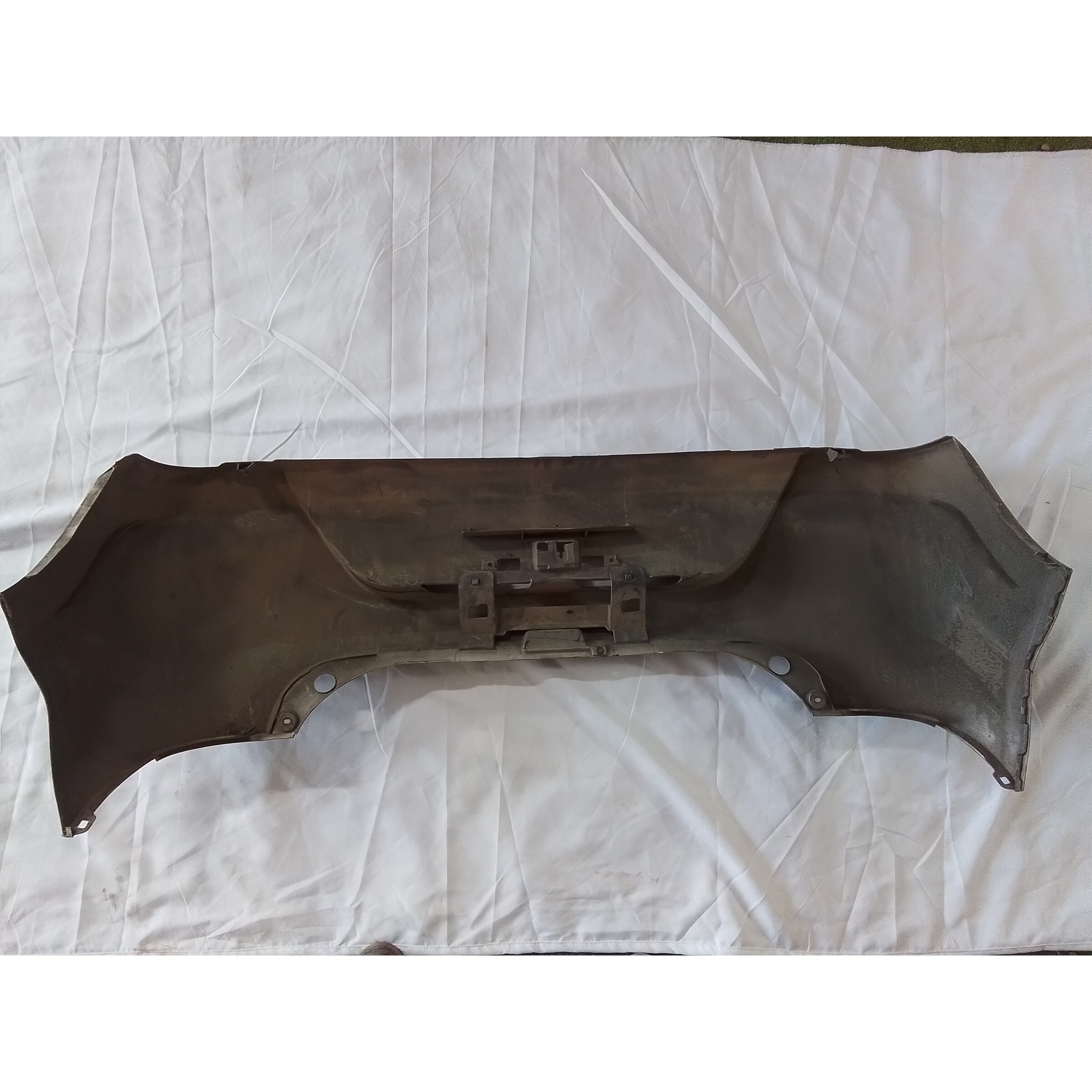 PARACHOQUE TRASERO ( QUEBRADO LEVE) Suzuki Alto 2012