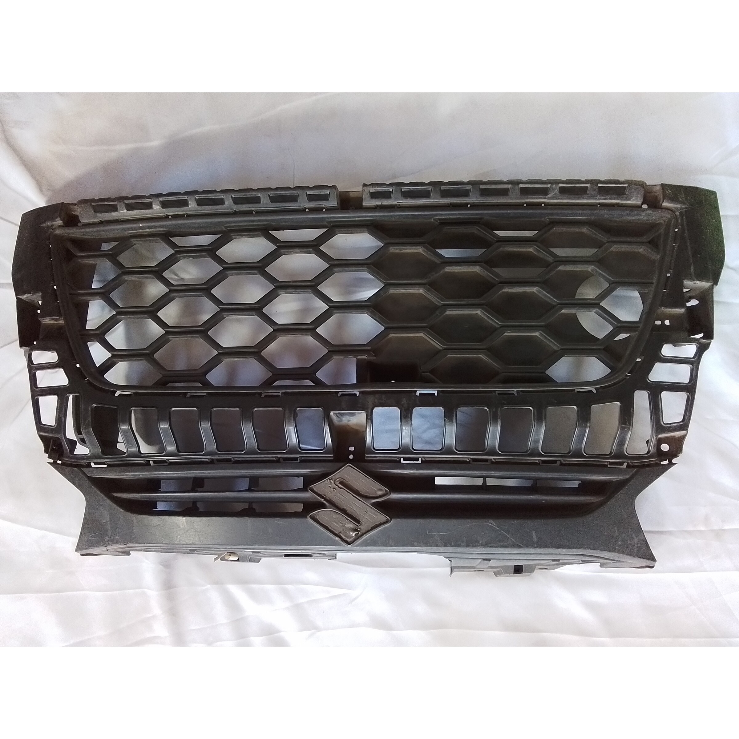 REJILLA PARACHOQUE DELANTERO Suzuki Alto 2020