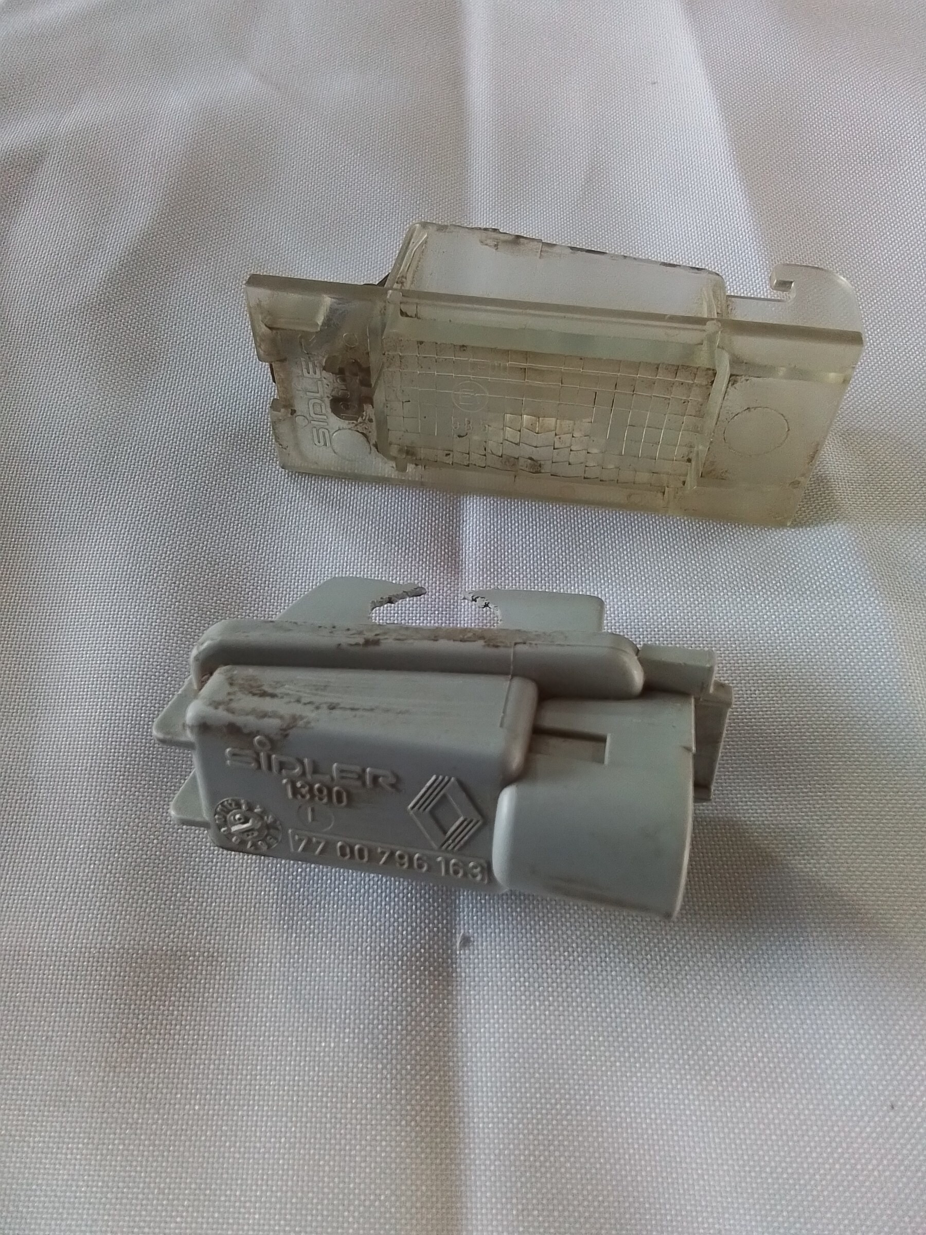 LUZ PATENTE Renault Clio 1998