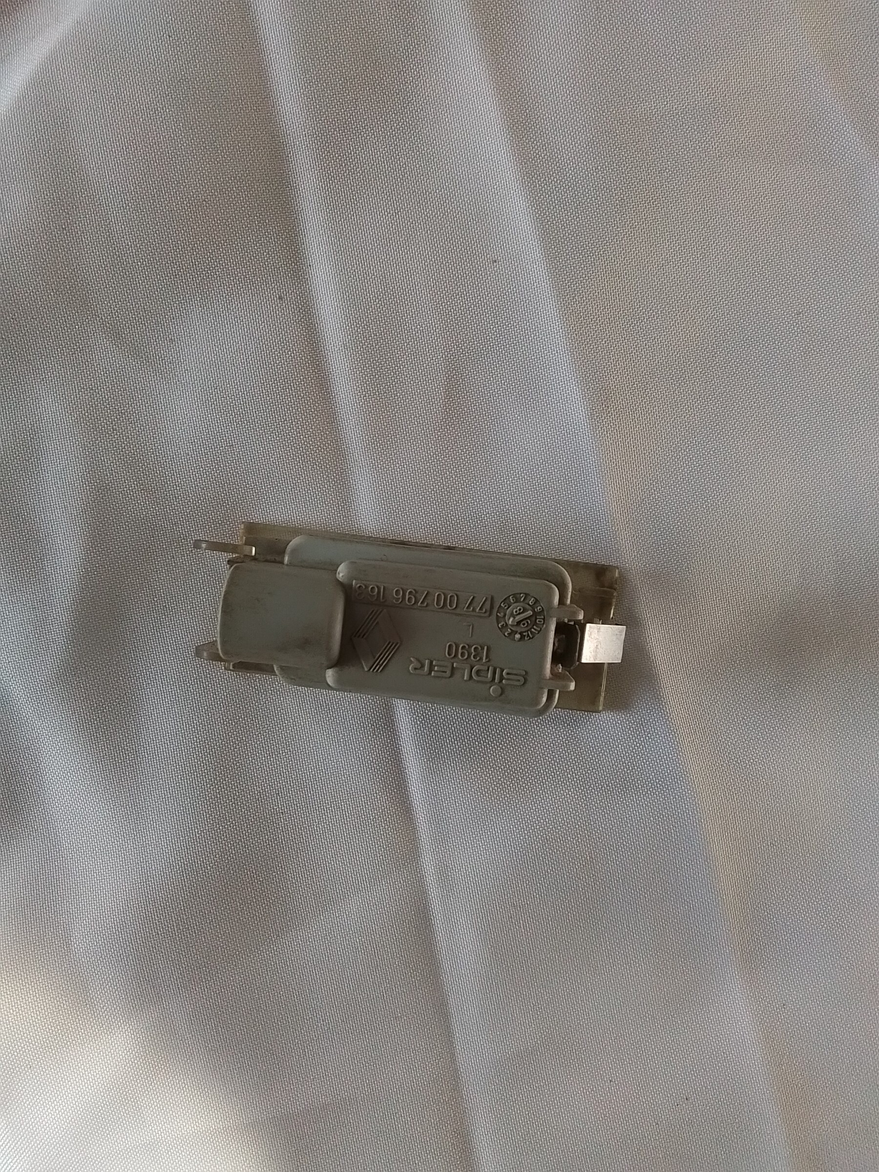 LUZ PATENTE Renault Clio 1998