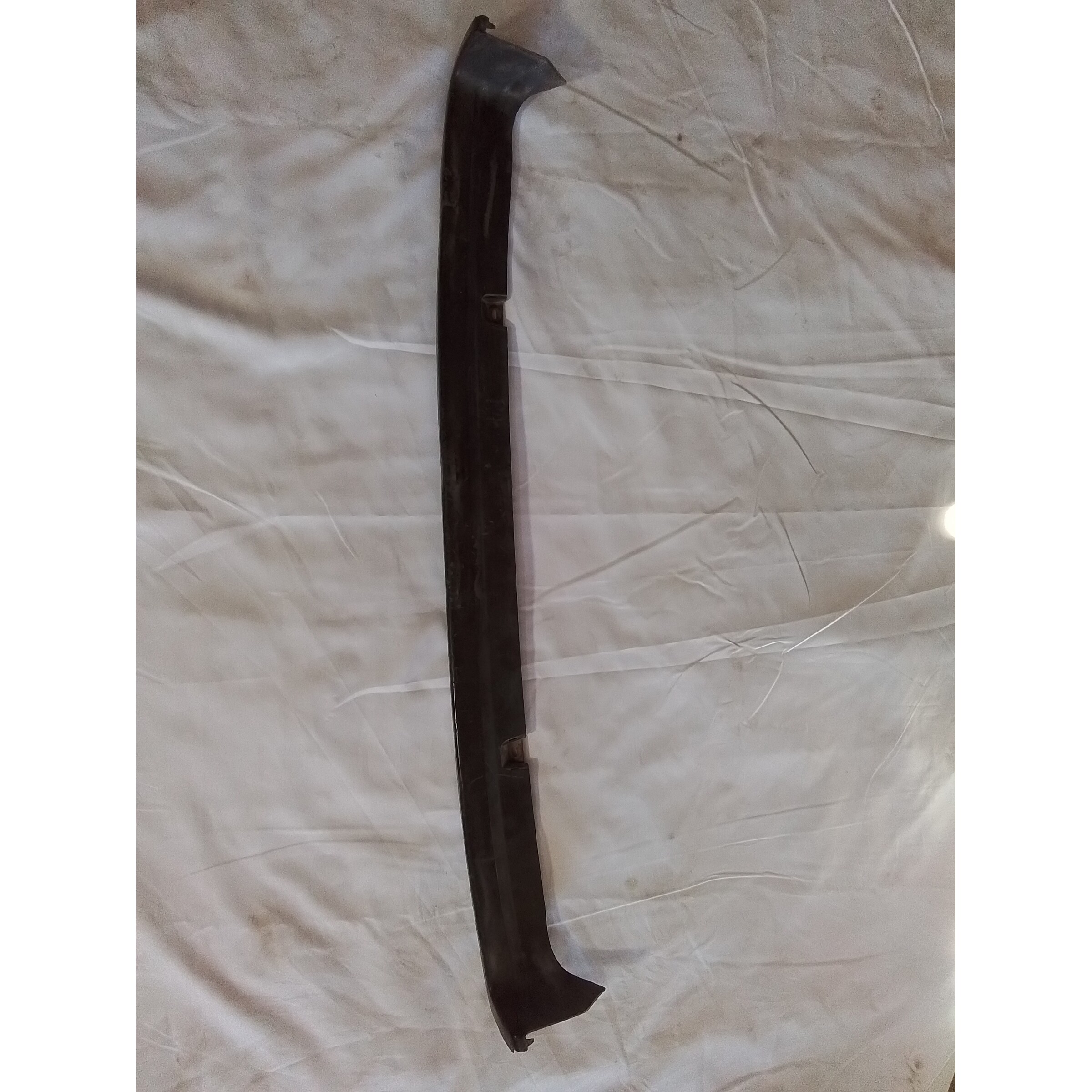 MOLDURA CENTRAL PARACHOQUE TRASERO Peugeot 406 2001