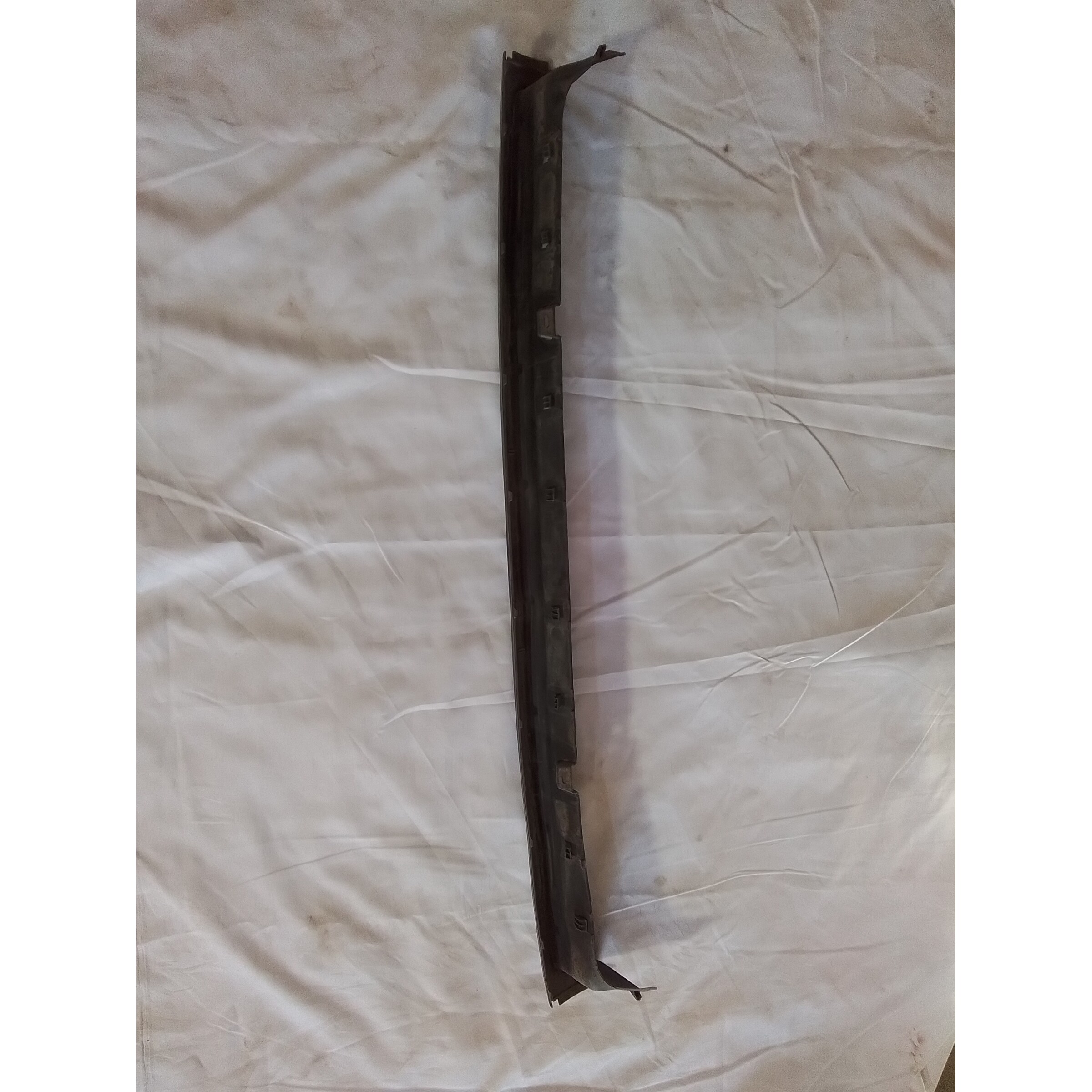 MOLDURA CENTRAL PARACHOQUE TRASERO Peugeot 406 2001