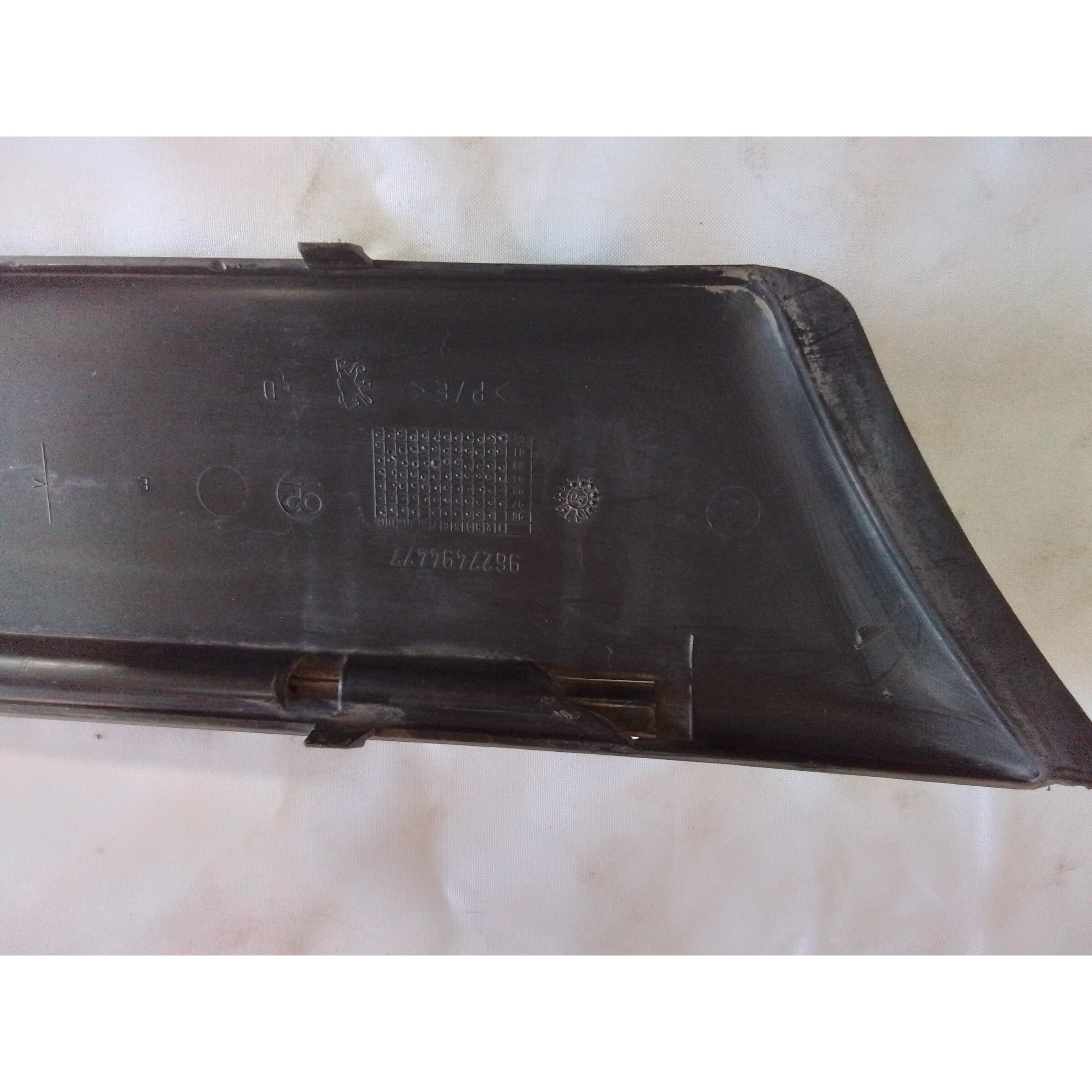 MOLDURA LATERAL DERECHO PARACHOQUE Peugeot 406 2001