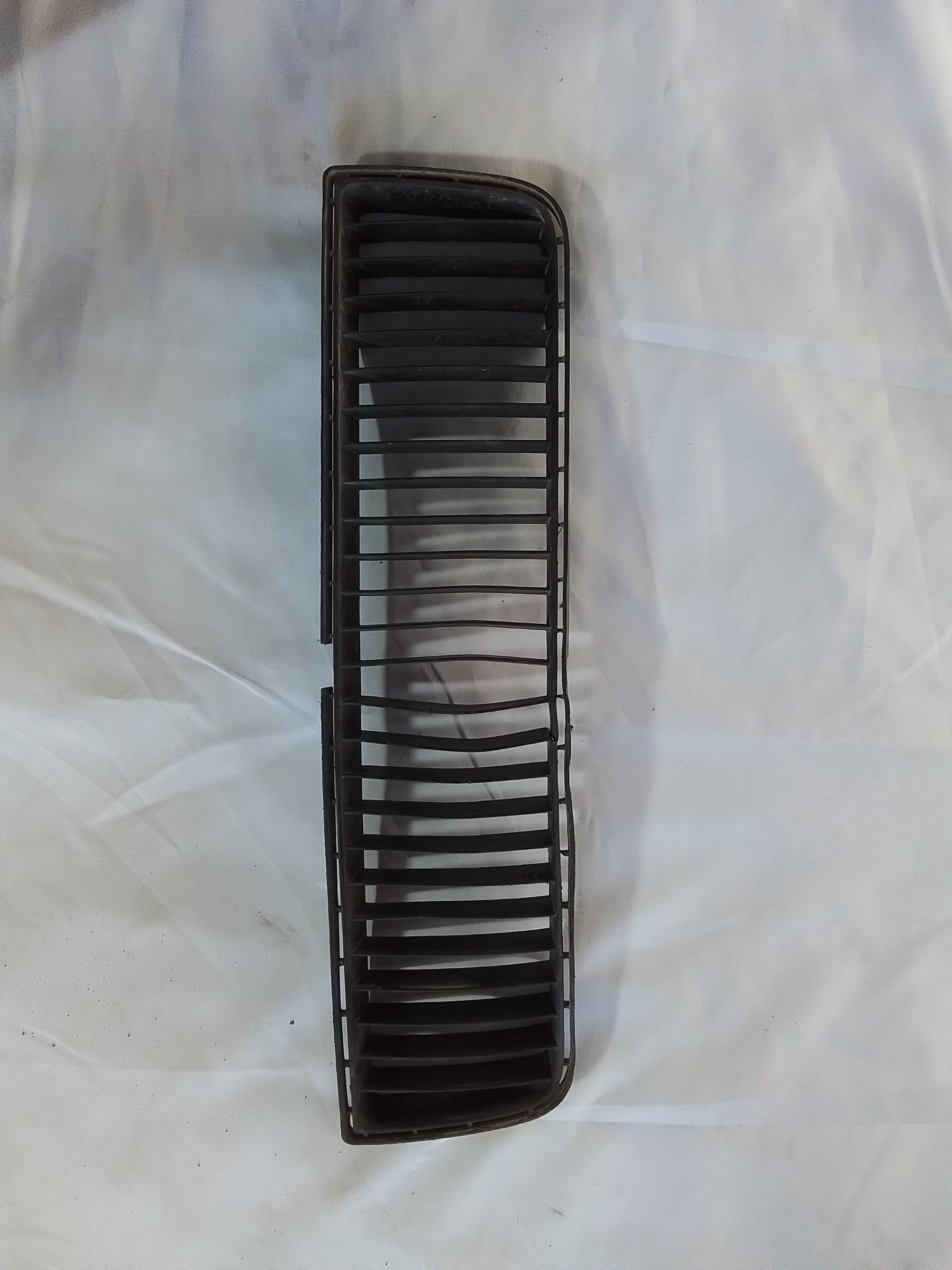 REJILLA FRONTAL PARACHOQUE (DALO LEVE) Skoda Octavia 2003