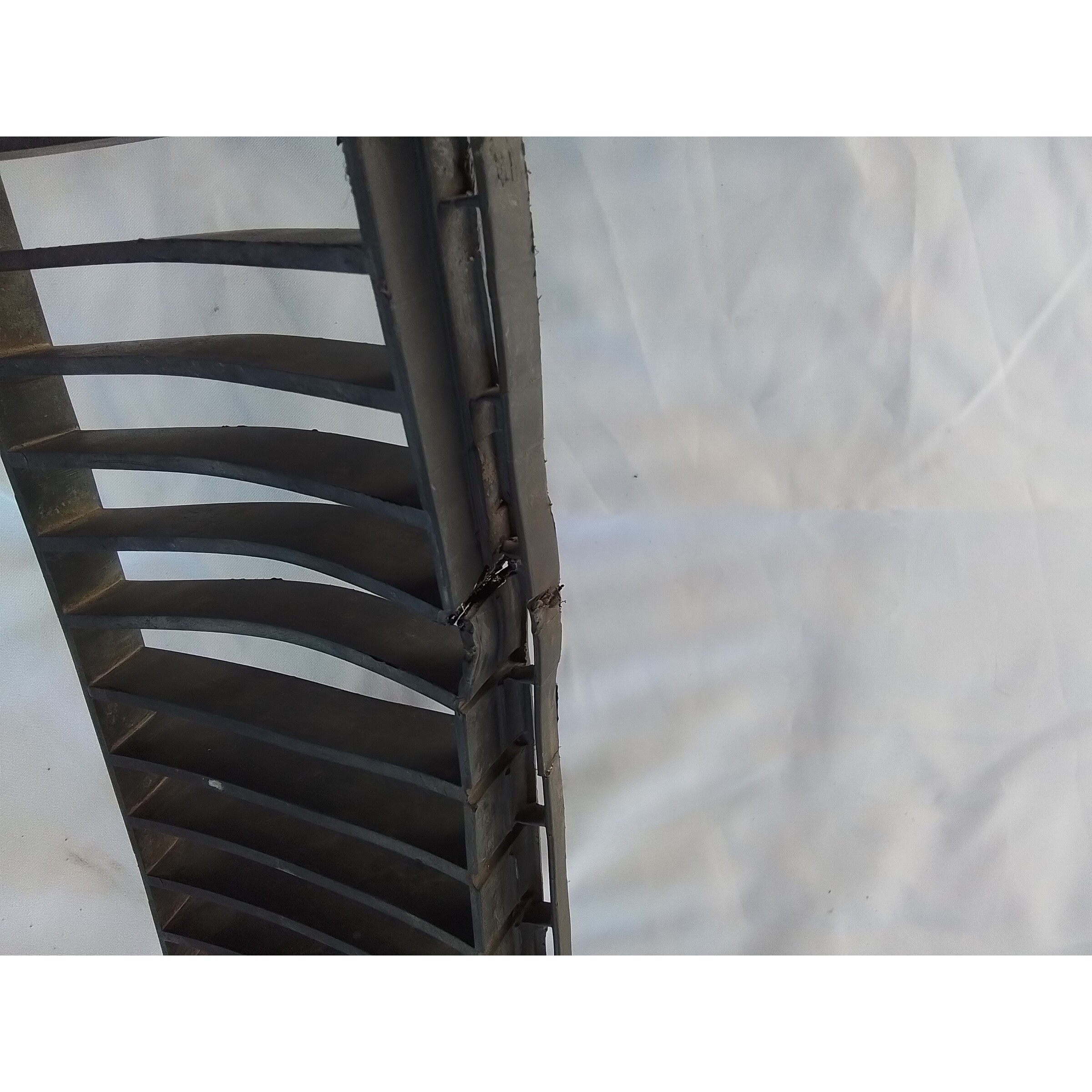 REJILLA FRONTAL PARACHOQUE (DALO LEVE) Skoda Octavia 2003