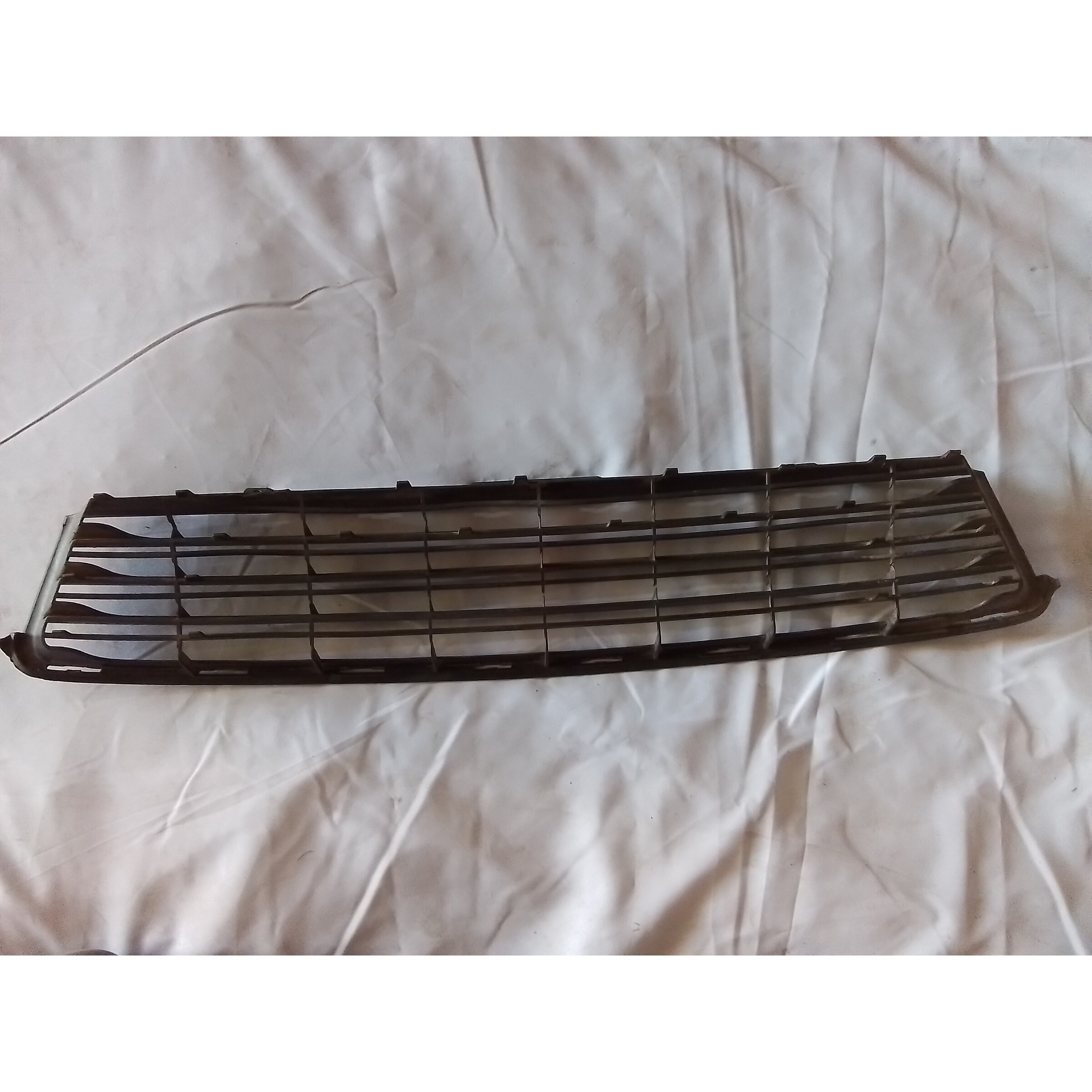 REJILLA FRONTAL PARACHOQUE DELANTERO (DAÑO) Peugeot 406 2001