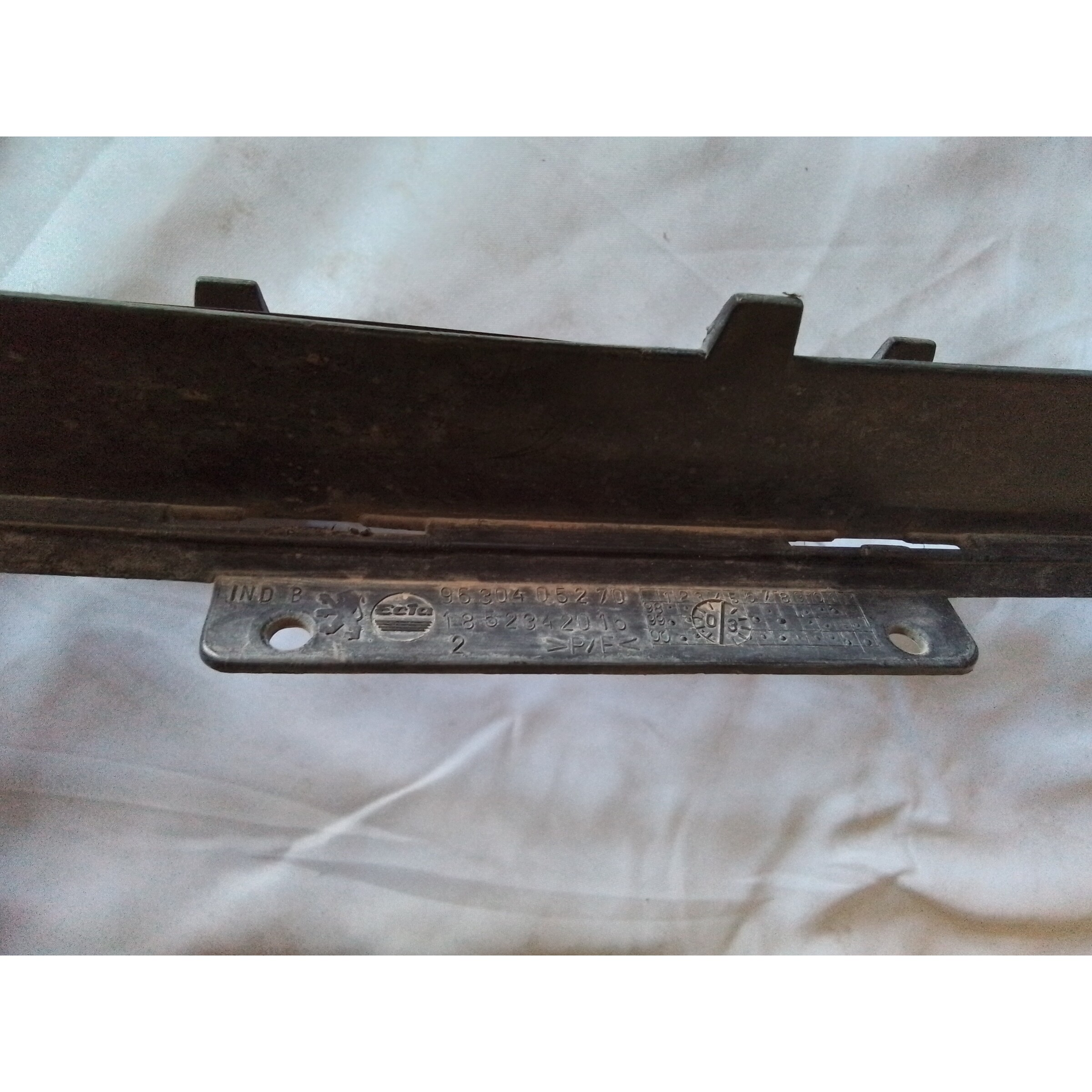 REJILLA FRONTAL PARACHOQUE DELANTERO (DAÑO) Peugeot 406 2001