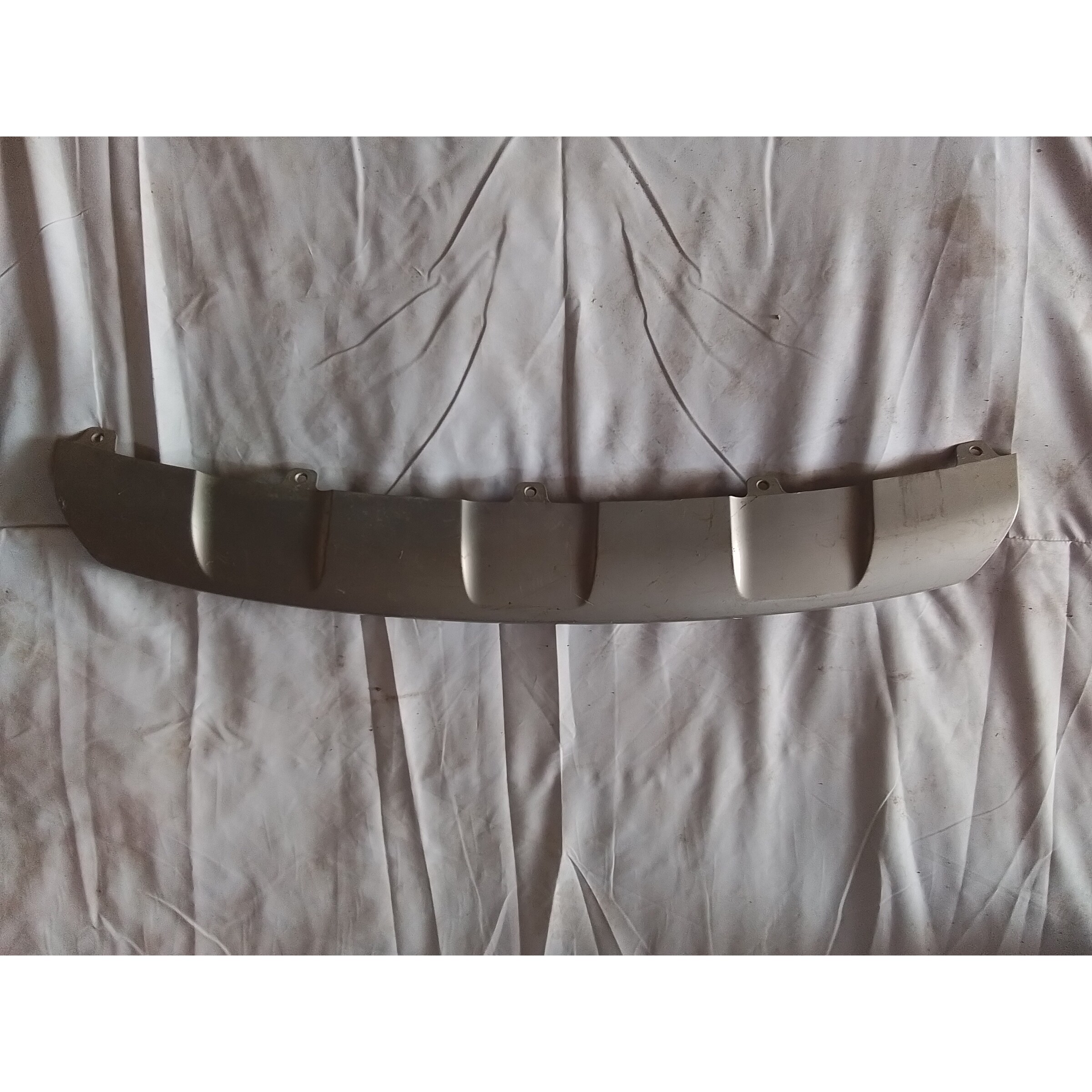 MOLDURA INFERIOR PARACHOQUE DELANTERO Chery Tiggo 2 2023