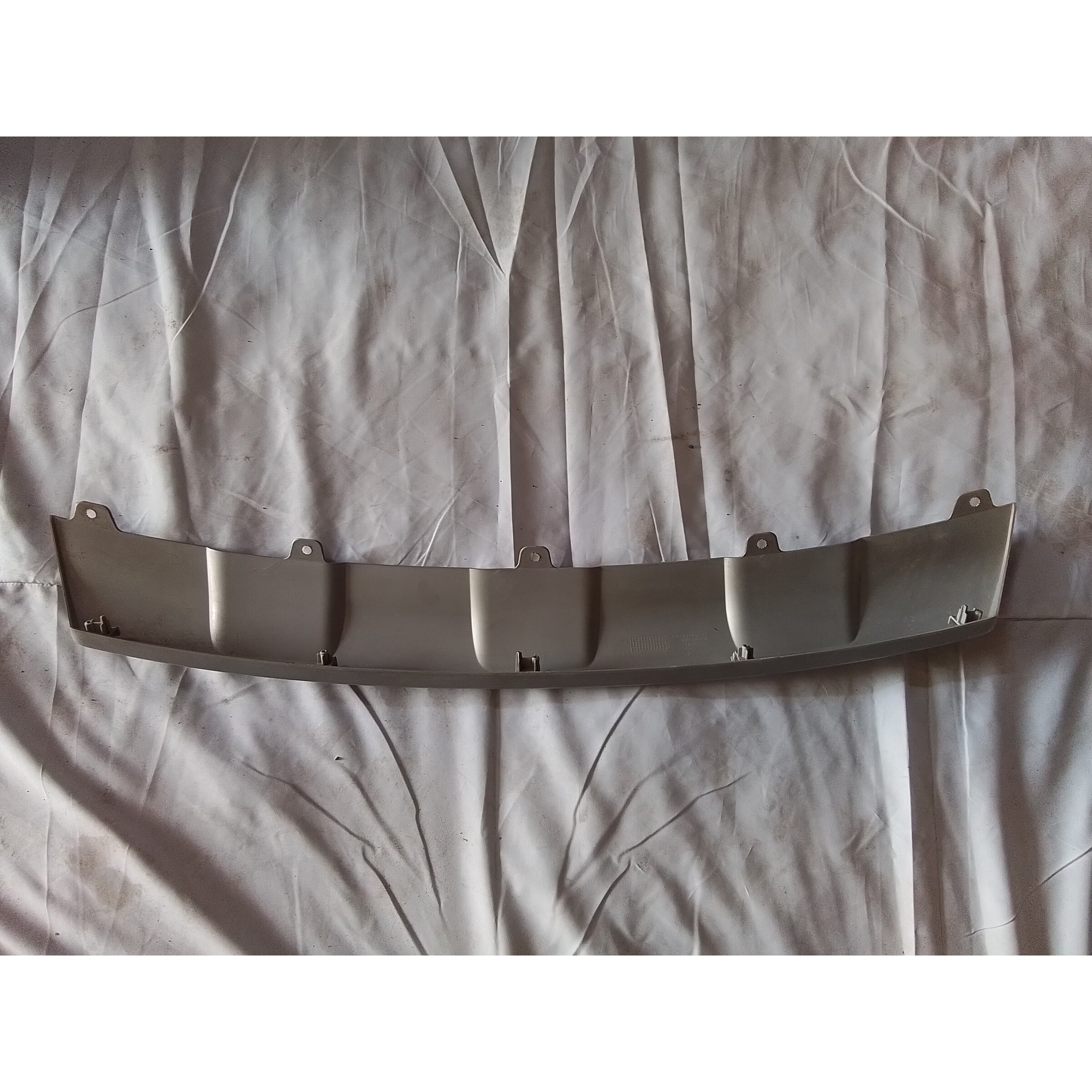 MOLDURA INFERIOR PARACHOQUE DELANTERO Chery Tiggo 2 2023