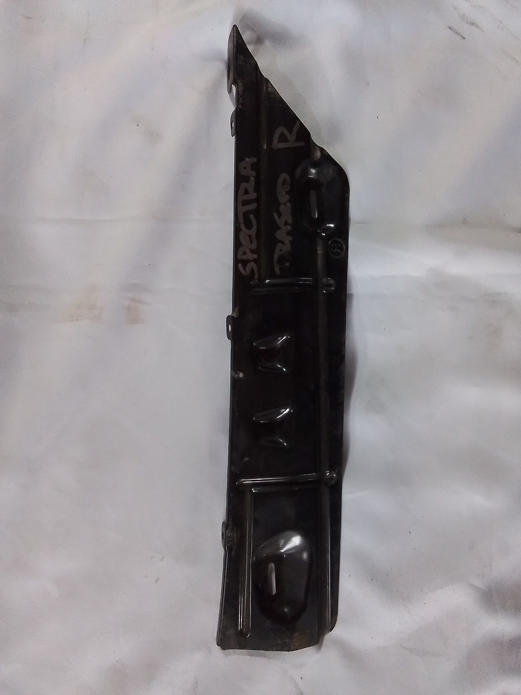 MENSULA TRASERA DERECHA Kia SPECTRA 2004