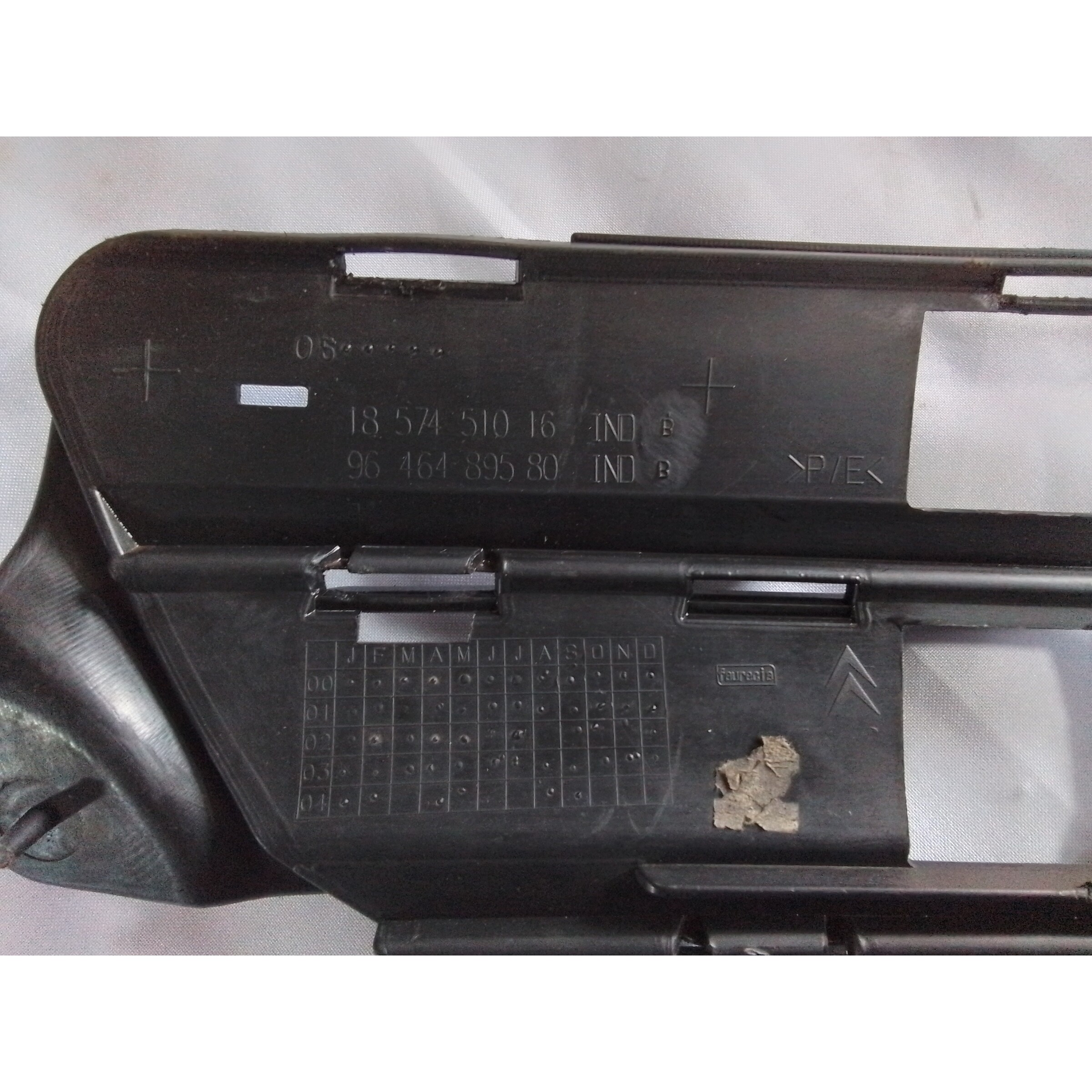 REJILLA FRONTAL PARACHOQUE DELANTERO Citroen Xsara 2003