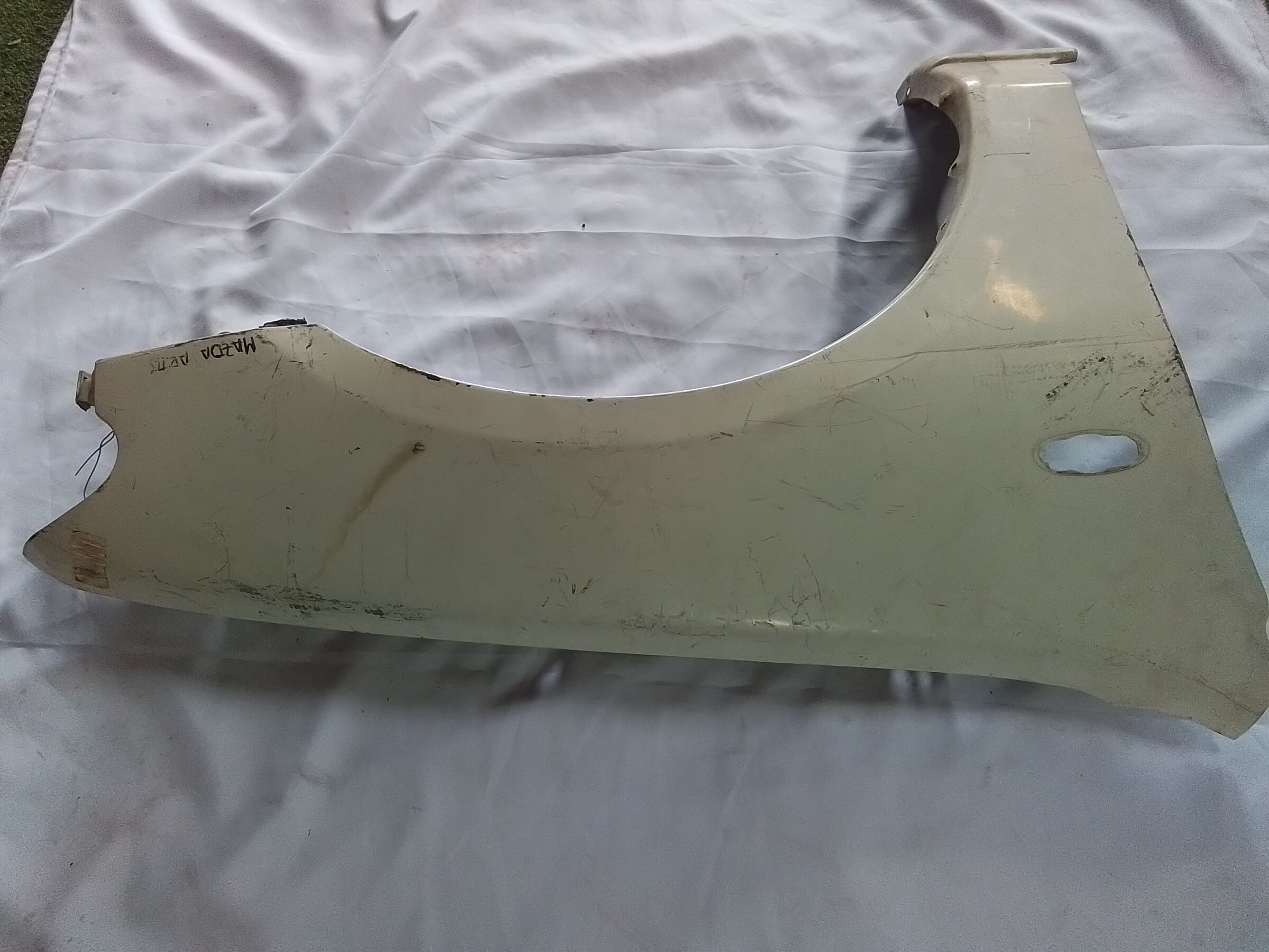 TAPABARRO DERECHO DELANTERO M Mazda ARTIS 1997