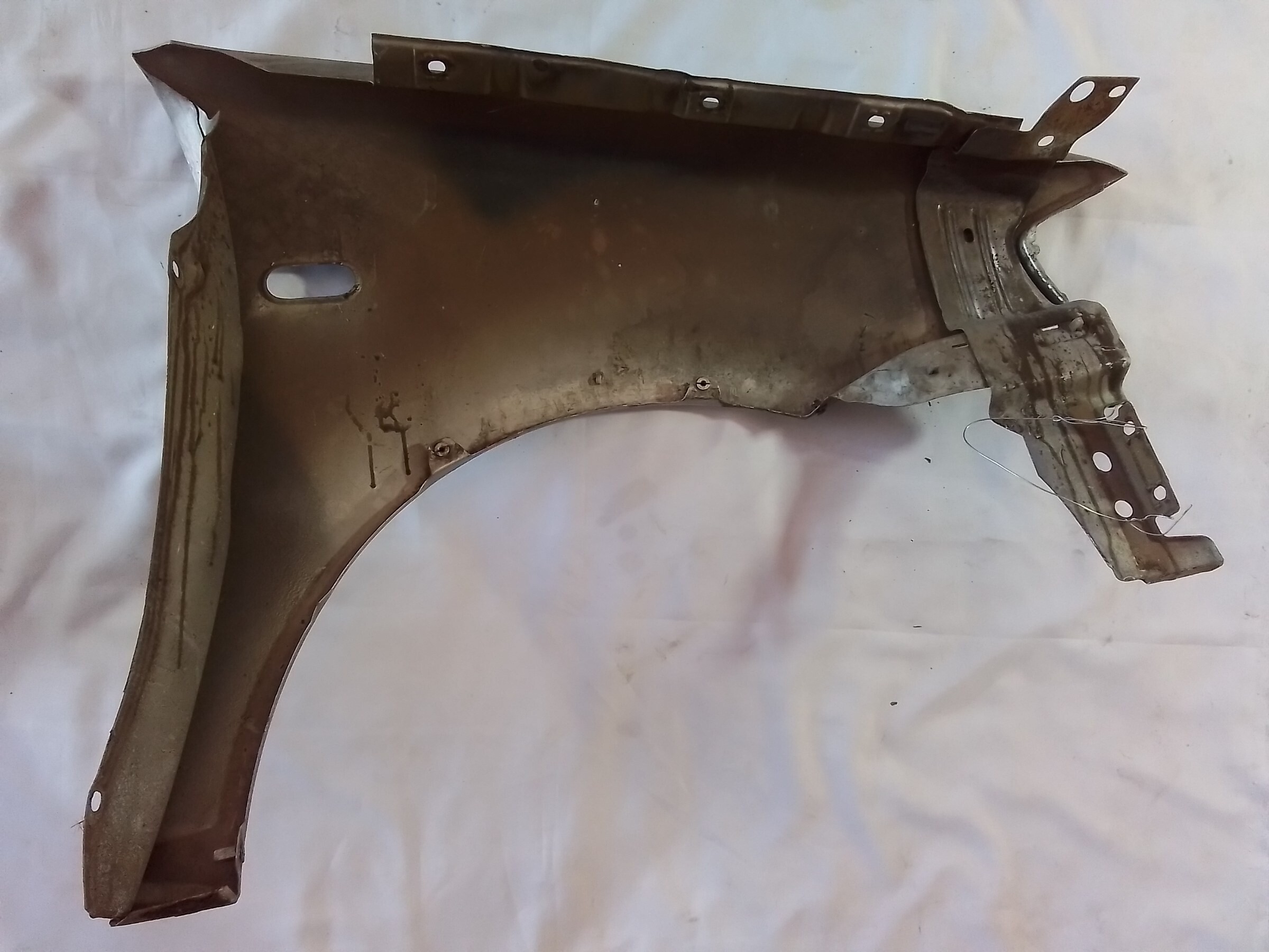 TAPABARRO IZQUIERDO CON FOCO INTERMITENTE Y MENSULA Volkswagen Polo 2002