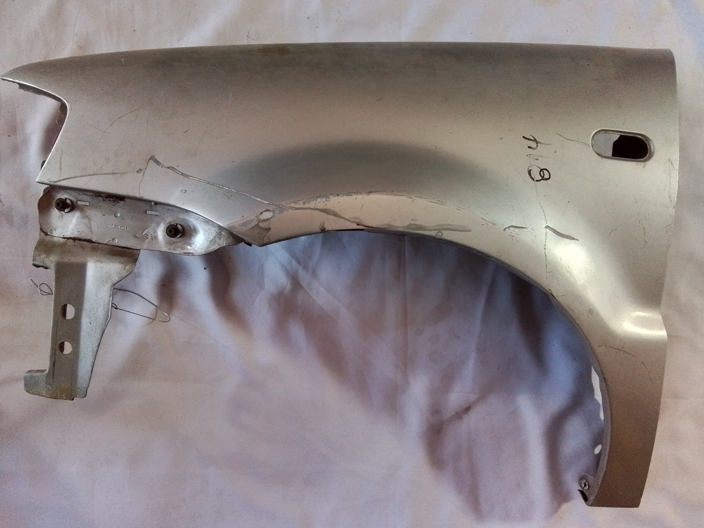 TAPABARRO IZQUIERDO CON FOCO INTERMITENTE Y MENSULA Volkswagen Polo 2002