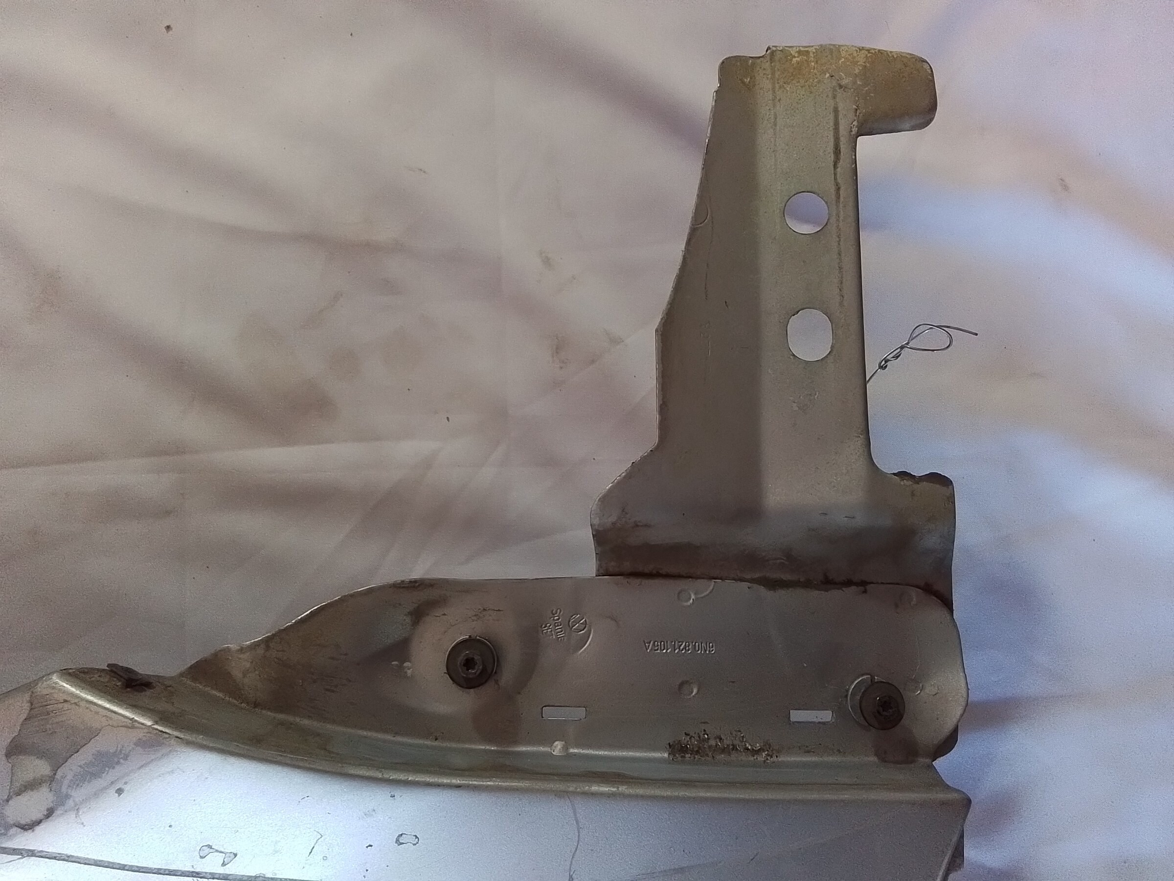 TAPABARRO IZQUIERDO CON FOCO INTERMITENTE Y MENSULA Volkswagen Polo 2002