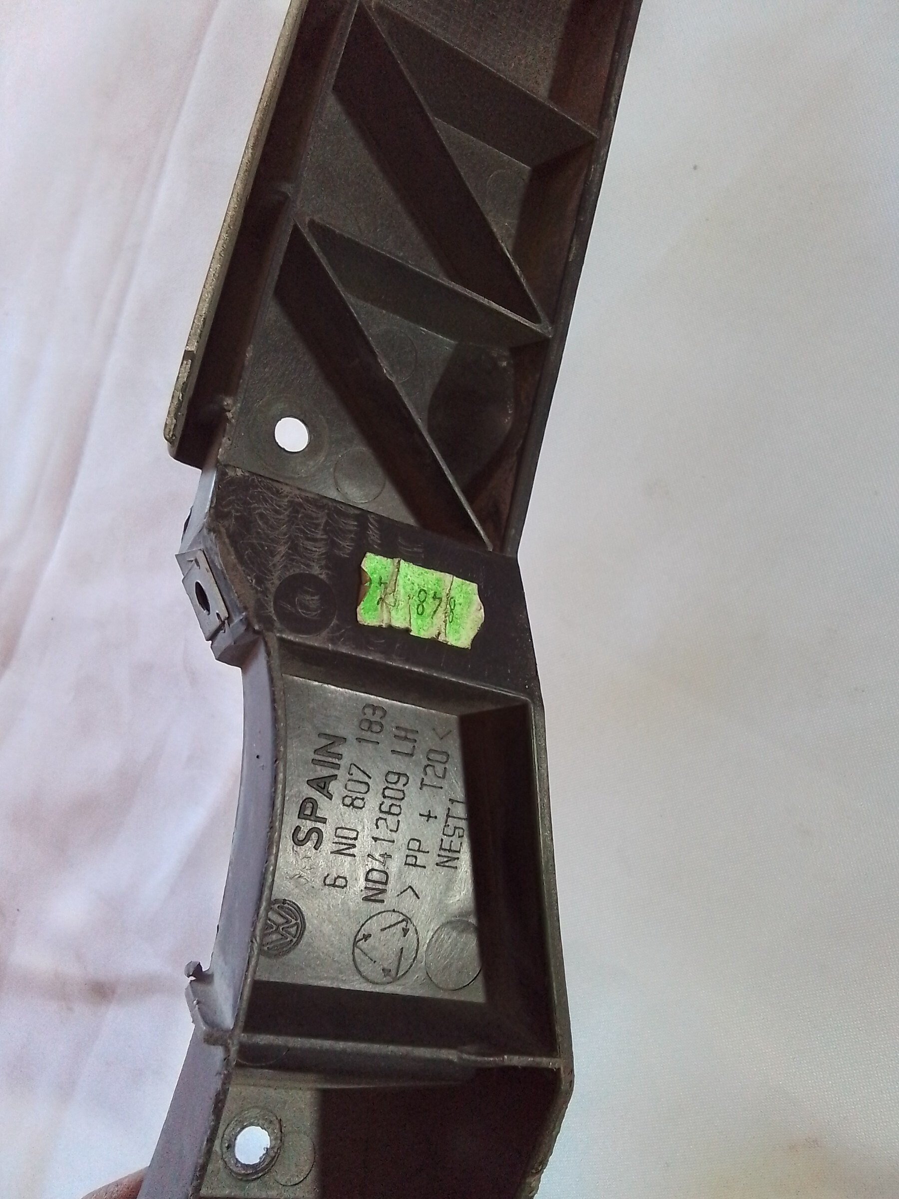 MENSULA TAPABARRO DELANTERA IZQ Volkswagen Polo 2002