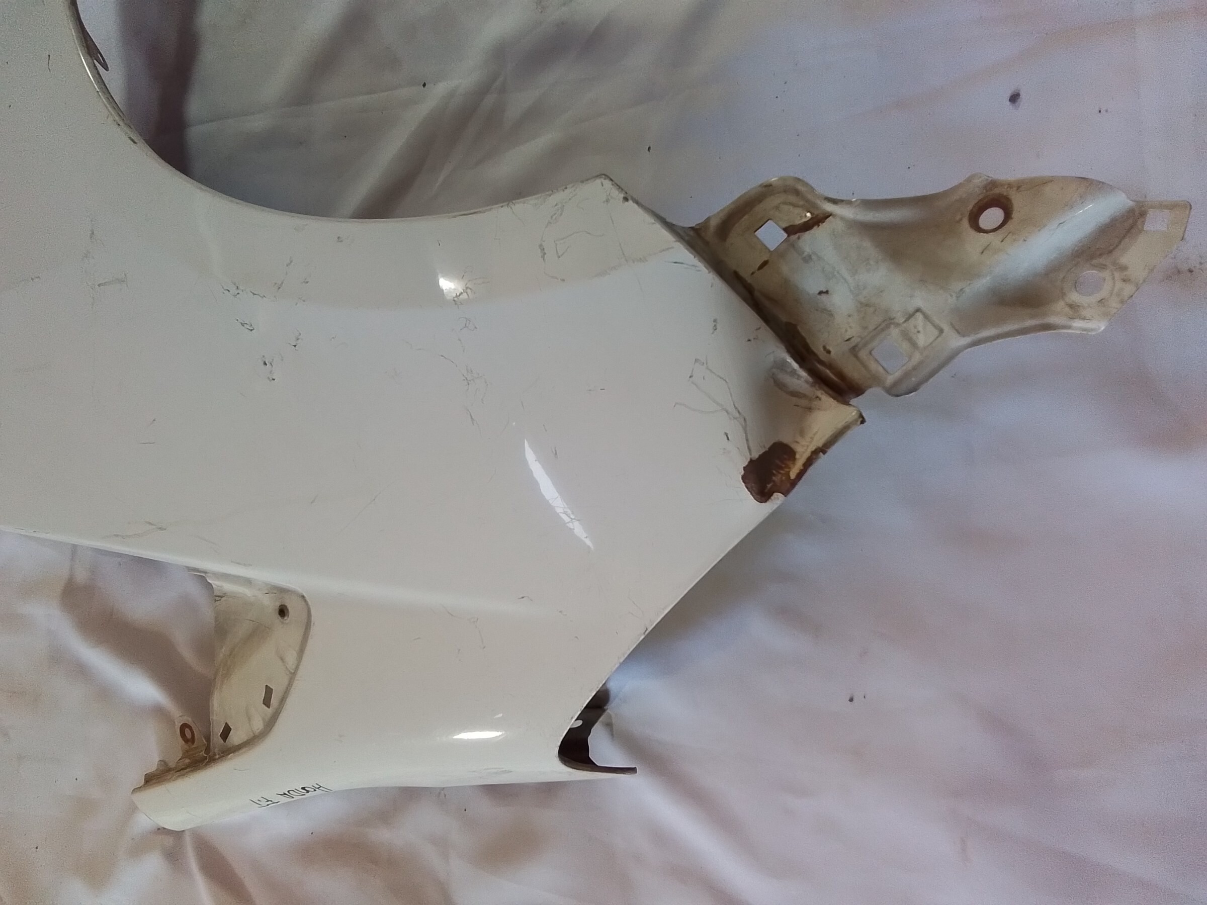 TAPABARRO DELANTERO IZQUIERDO Honda FIT 2012