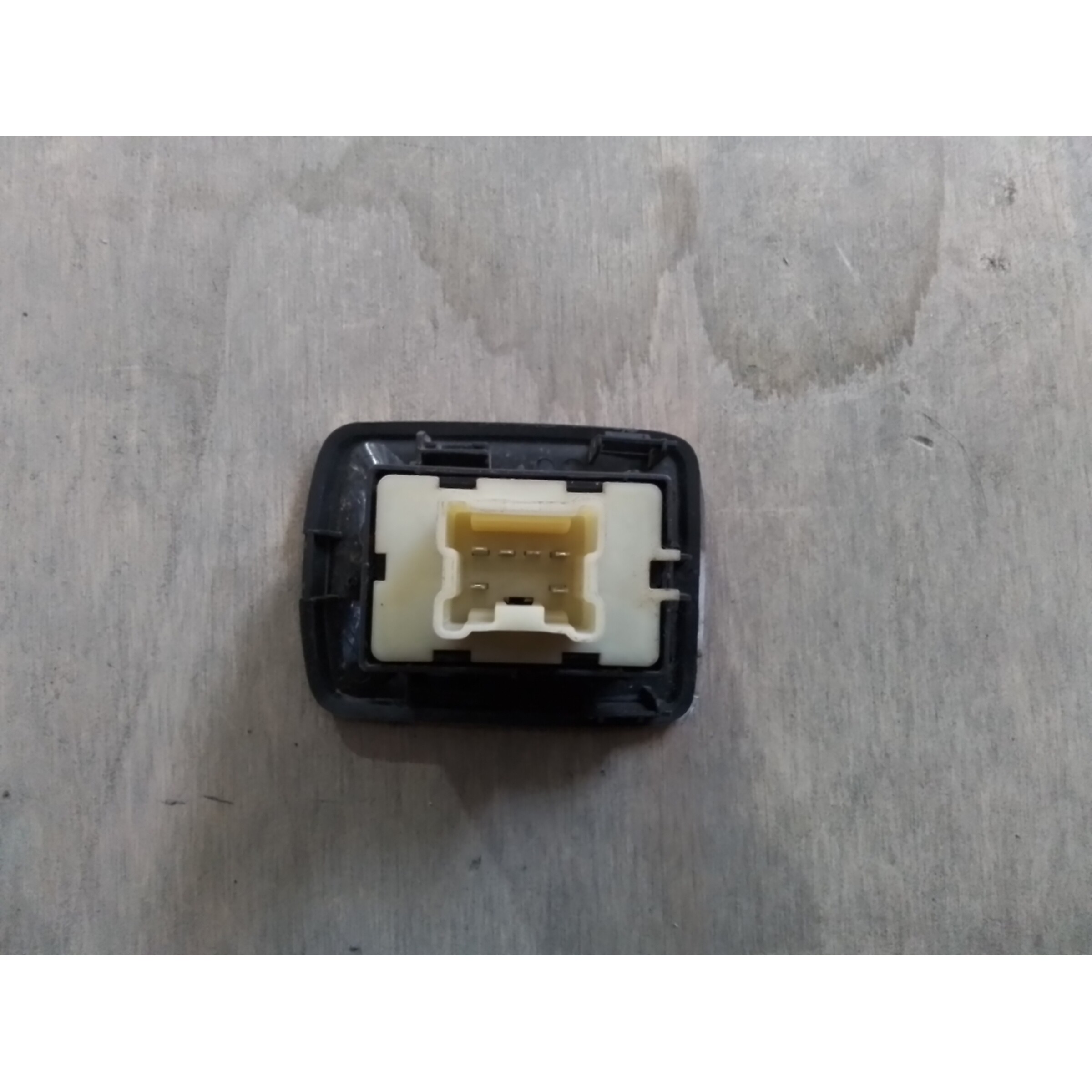 Boton alzavidrio delantero derecho Renault SYMBOL 2016