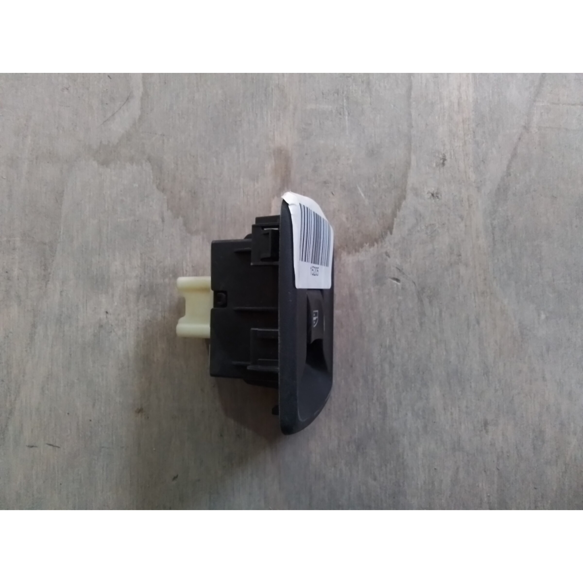 Boton alzavidrio delantero derecho Renault SYMBOL 2016