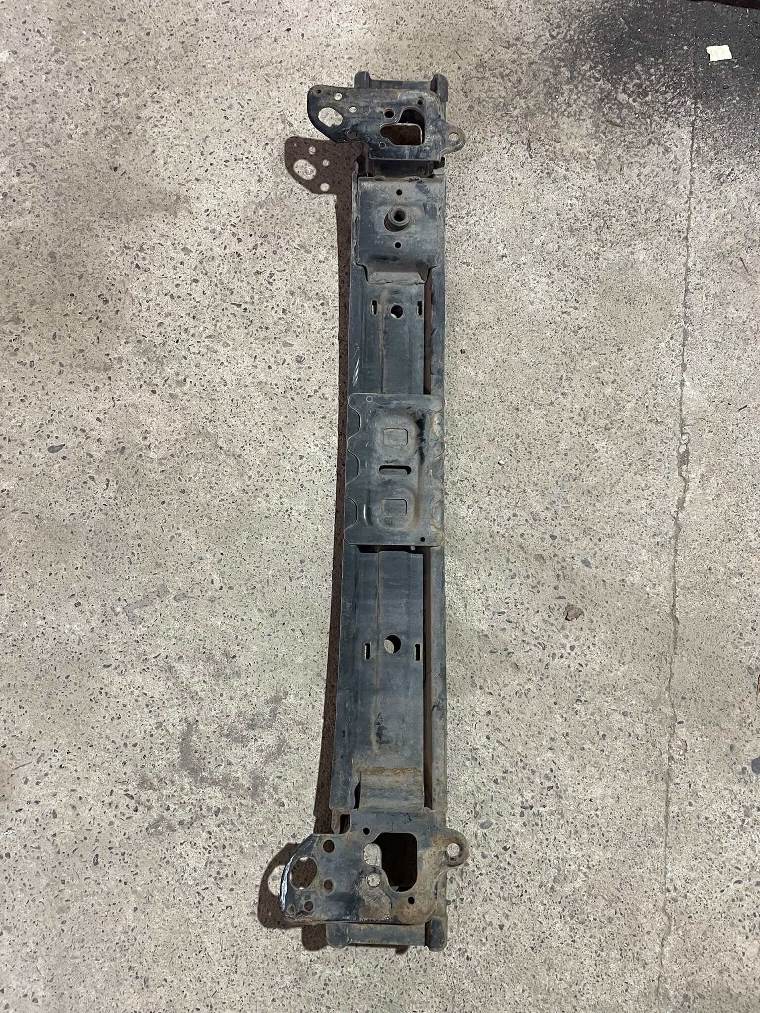 REFUERZO DELANTERO PARACHOQUE Hyundai I10 2013