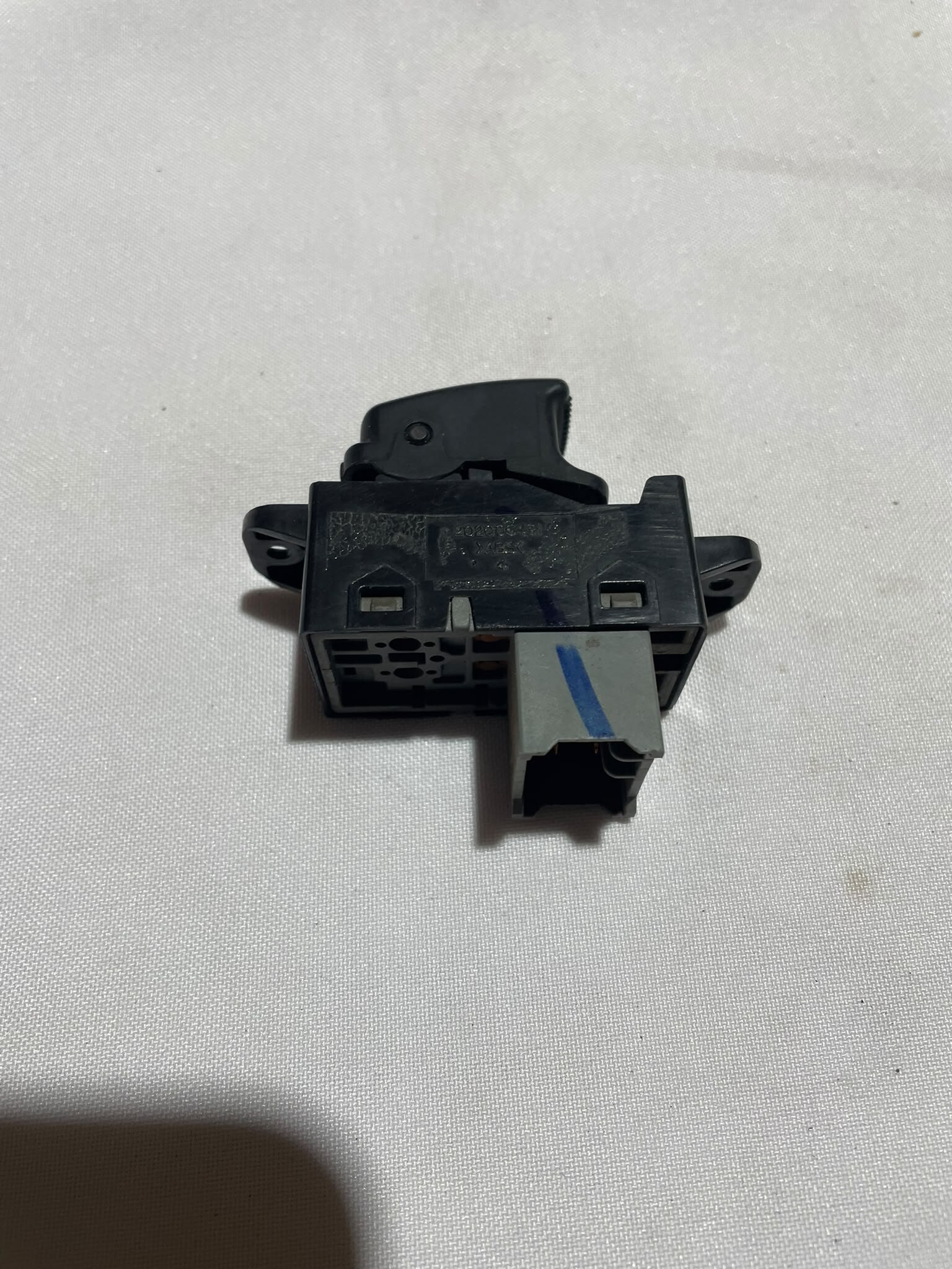 BOTON ALZAVIDRIO TRASERO DERECHO Hyundai I10 2013