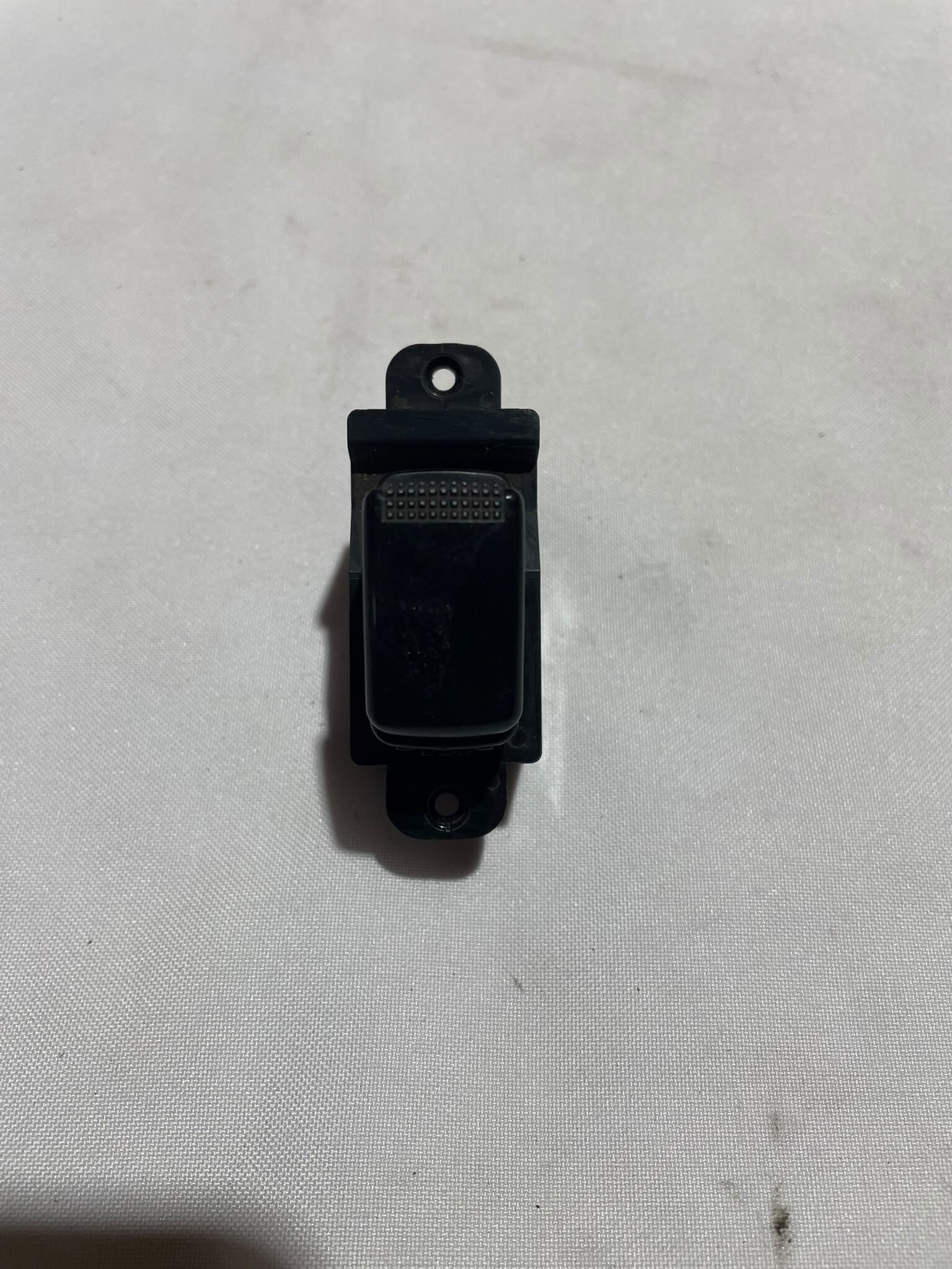 BOTON ALZAVIDRIO TRASERO DERECHO Hyundai I10 2013