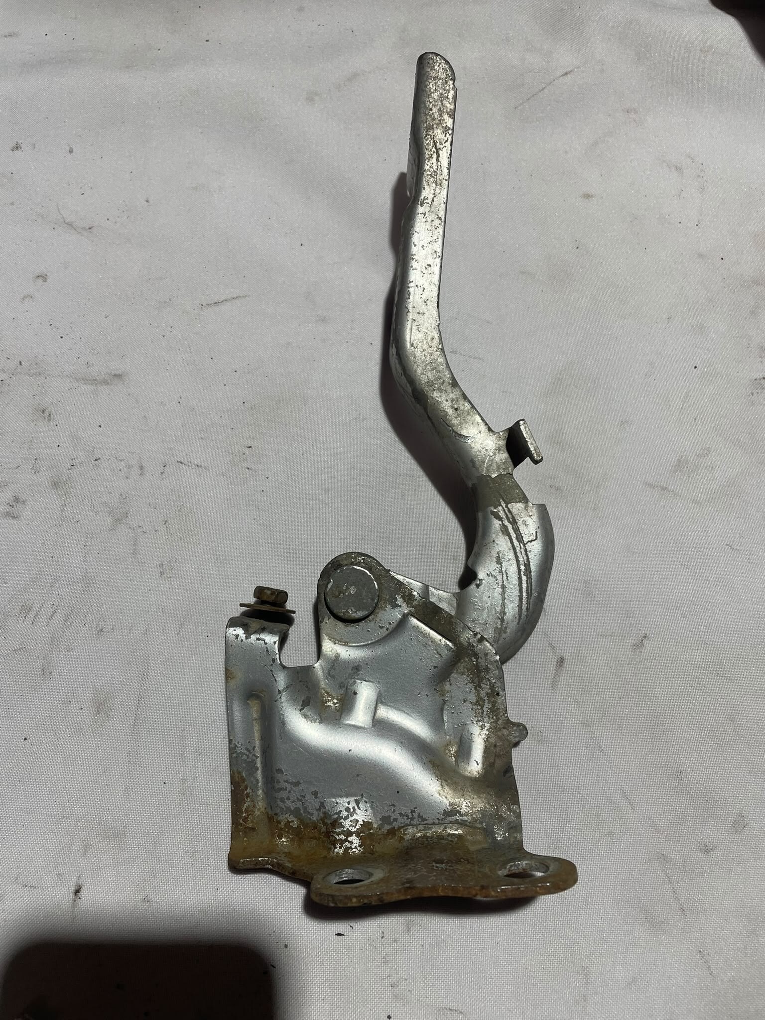 BISAGRA DE CAPOT DERECHA Hyundai I10 2013