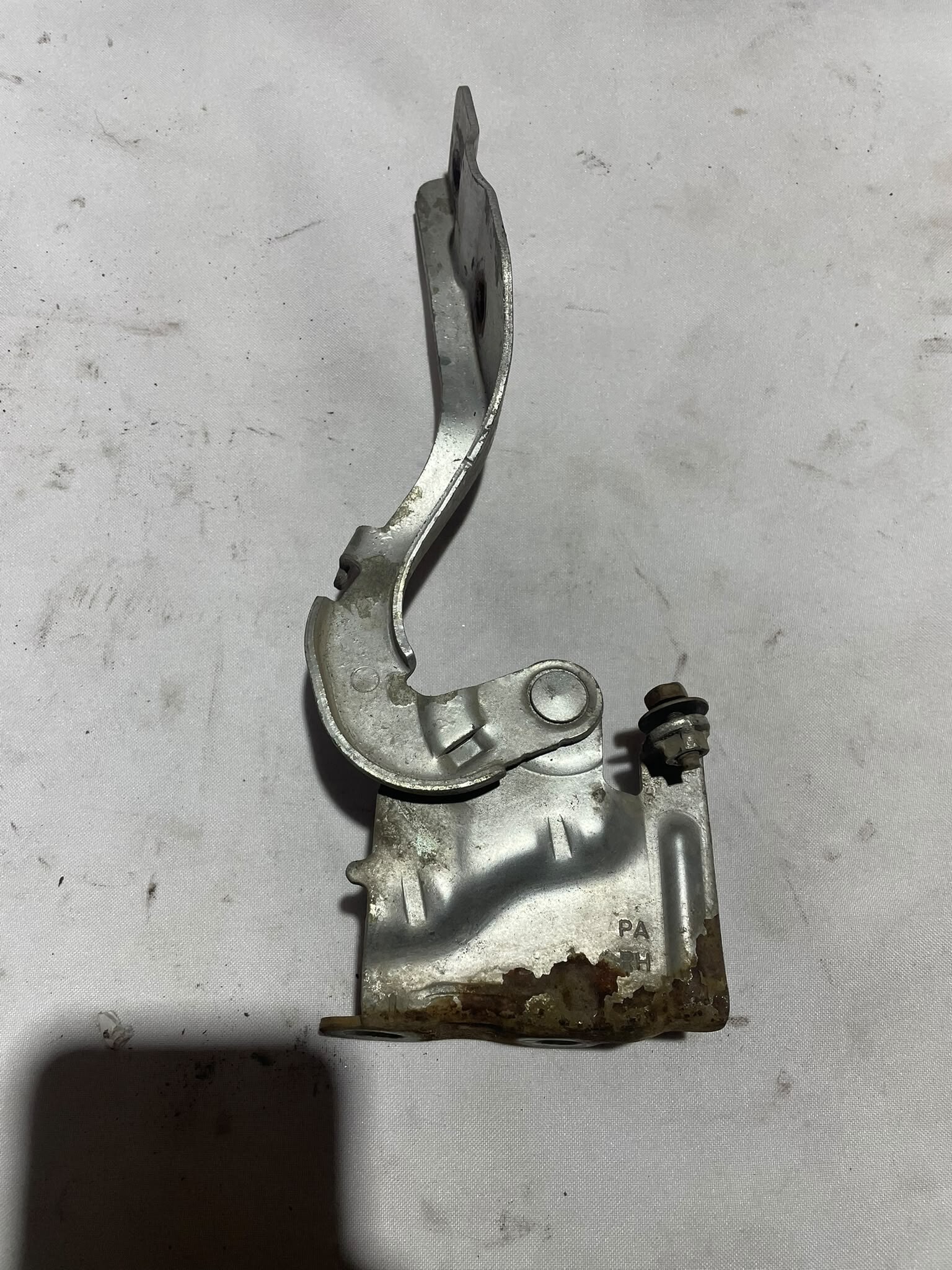 BISAGRA DE CAPOT DERECHA Hyundai I10 2013