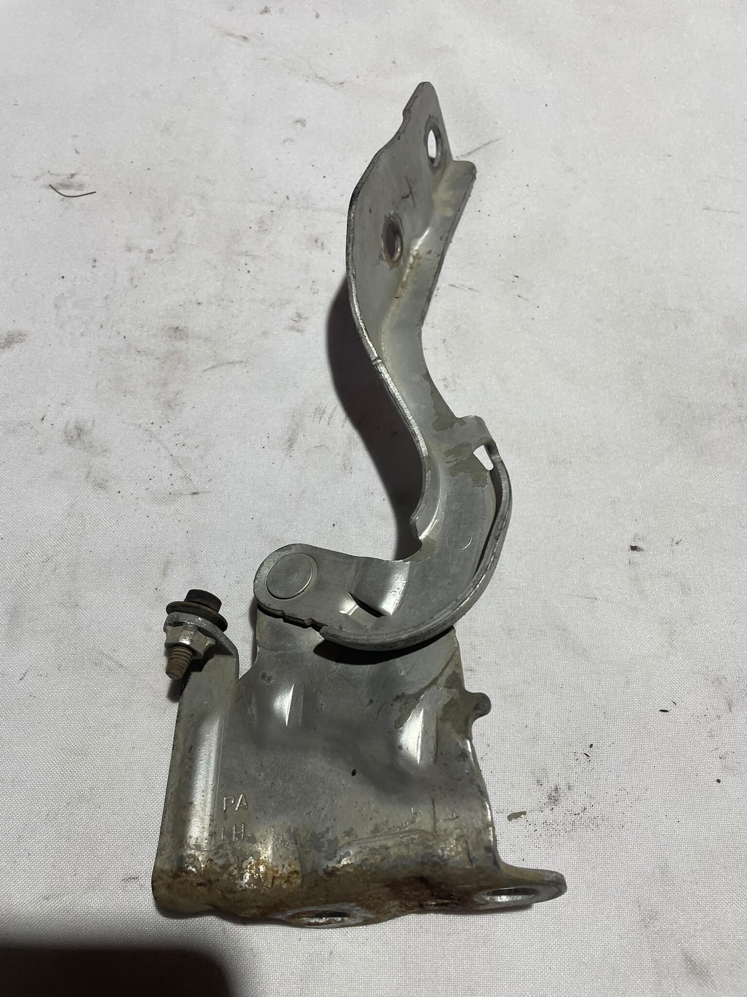BISAGRA CAPOT IZQUIERDA Hyundai I10 2013