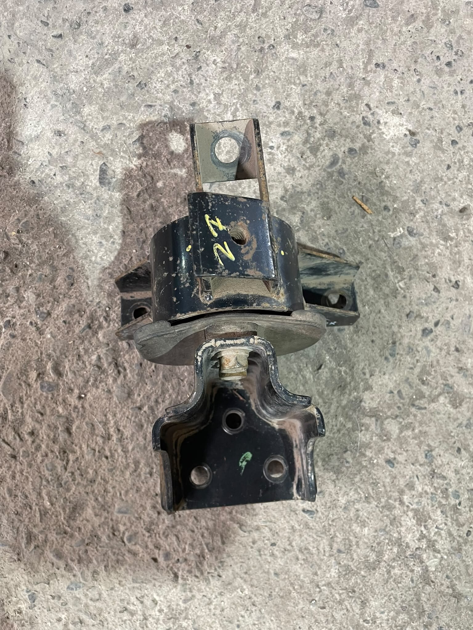 SOPORTE IZQUIERDO MOTOR Hyundai I10 2013
