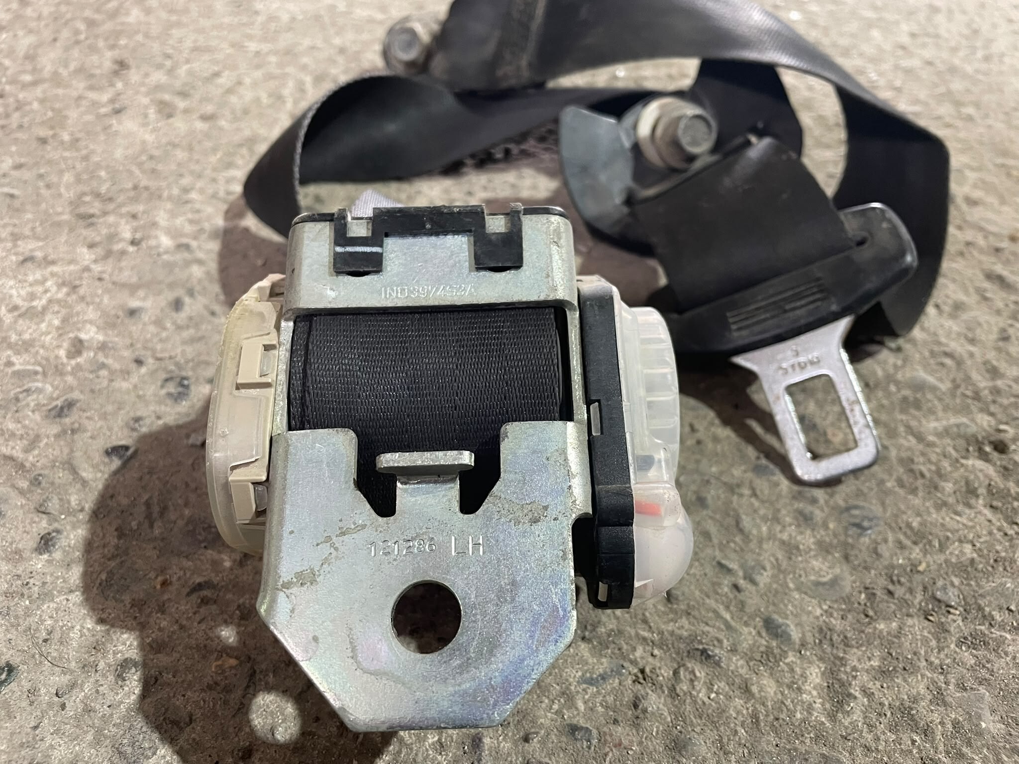 CINTURON TRASERO IZQUIERDO Hyundai I10 2013