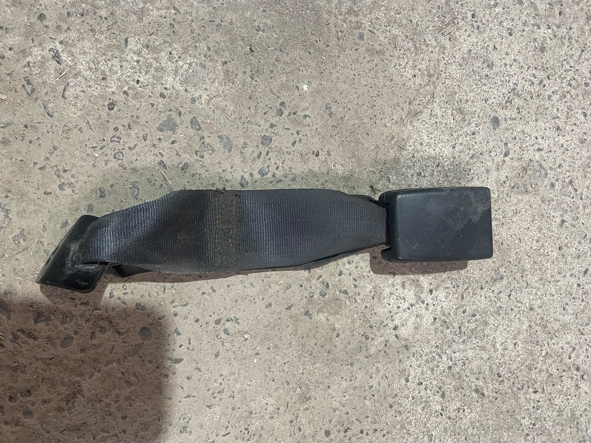 TRINQUETE CINTURON TRASERO Hyundai I10 2013