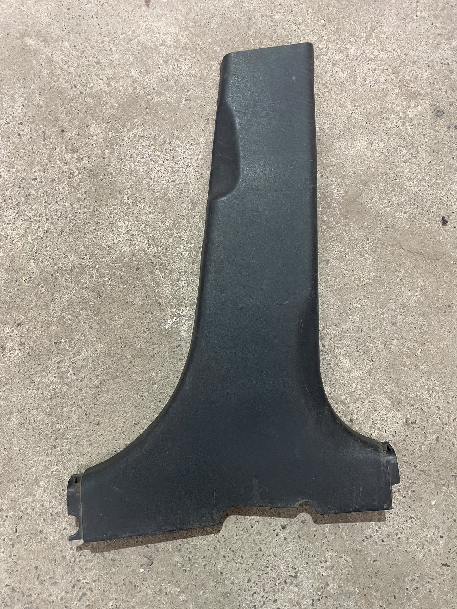 MOLDURA PILAR INFERIOR DERECHA Hyundai I10 2013