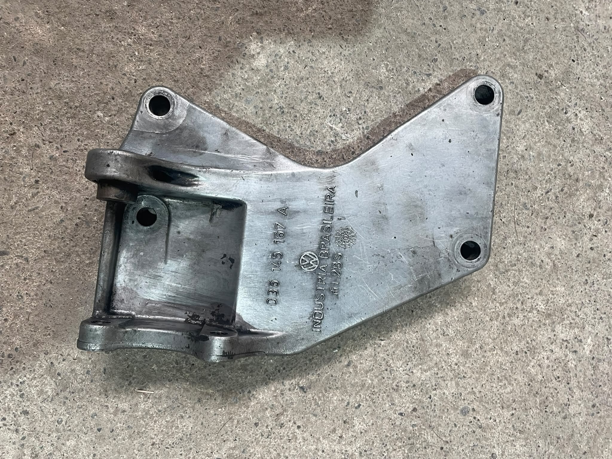 SOPORTE BOMBA SERVO DIRECCION Volkswagen gol 2001