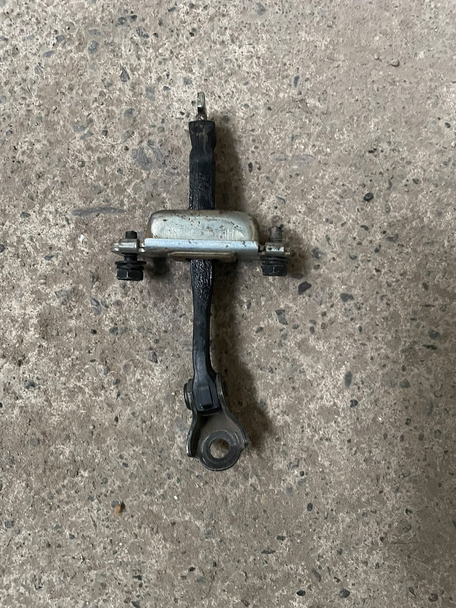 TIRANTE REGULADOR PUERTA TRASERA DERECHA Hyundai I10 2013