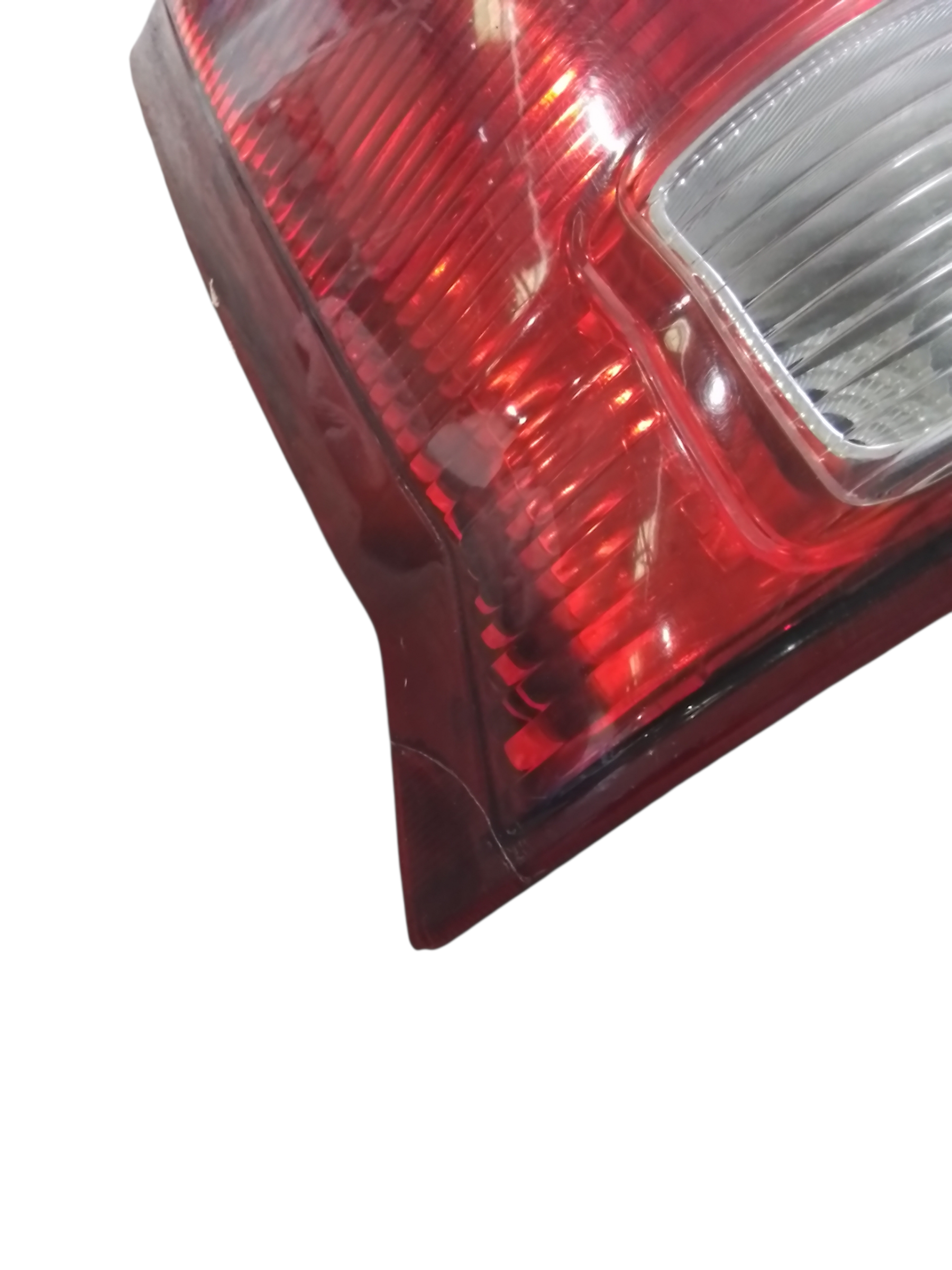 FOCO TRASEROIZQ (DAÑO LEVE) Suzuki Alto 2012