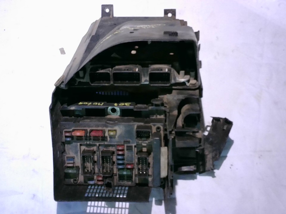 CAJA DE FUSIBLES Y BCM CONTROL DE MOTOR Peugeot 307 2004