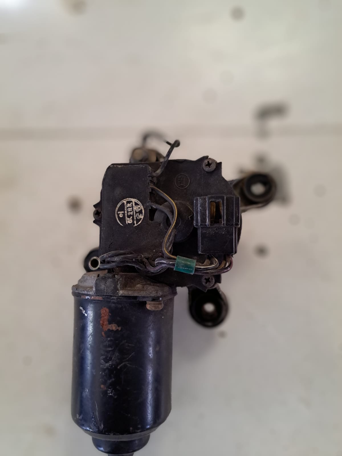 MOTOR LIMPIA PARABRISAS SIN ARTICULACION Kia Pride 1998