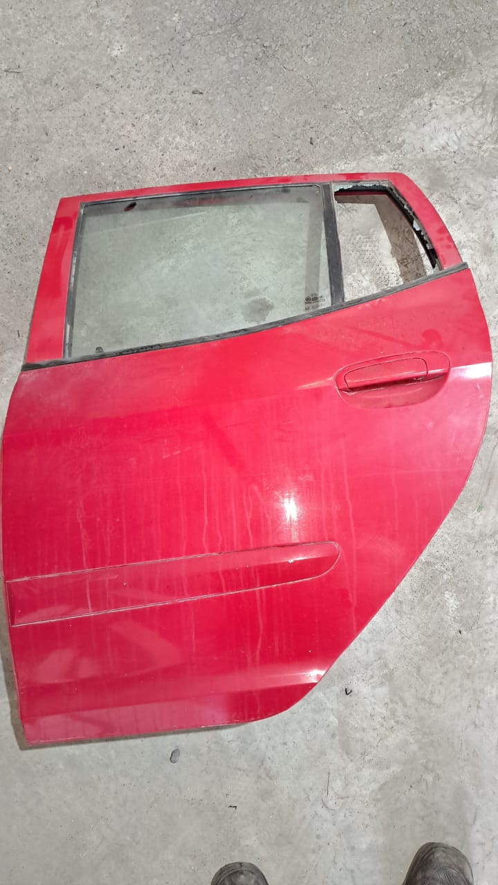 PUERTA TRASERA IZQUERDA COMPLETA CON VIDRIO ROTO Kia MORNING EX11 2011