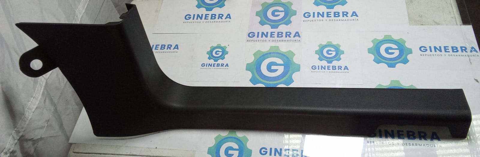 MOLDURA PISA ALFOMBRA TRASERA DERECHA Chevrolet Sail 2021