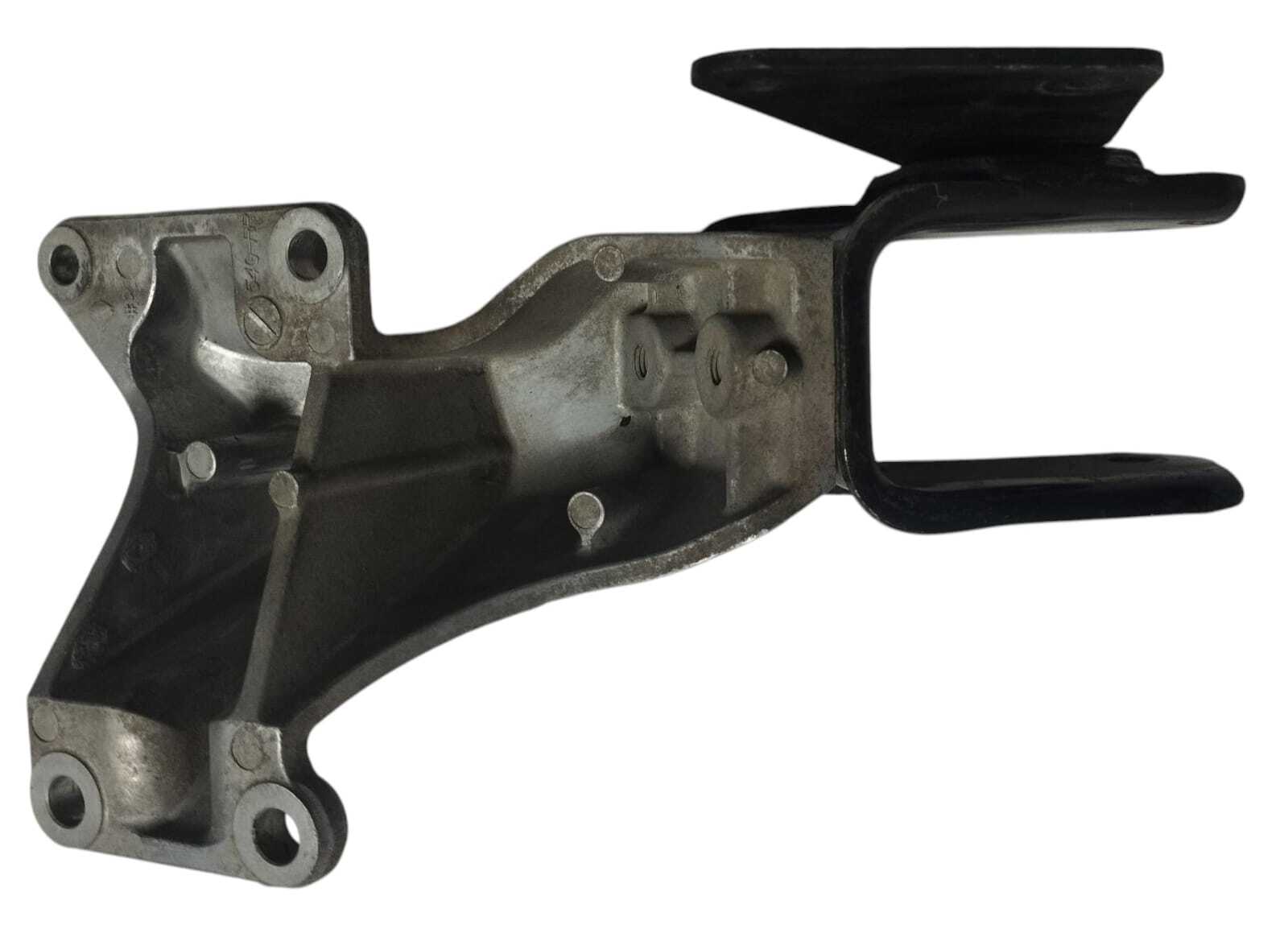 SOPORTE DE CAJA DE CAMBIO TRASERO CON SUJECION A CHASIS Suzuki AERIO 2007