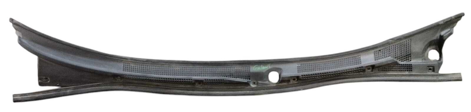 REJILLA INFERIOR PARABRISAS Mitsubishi Galant 2006