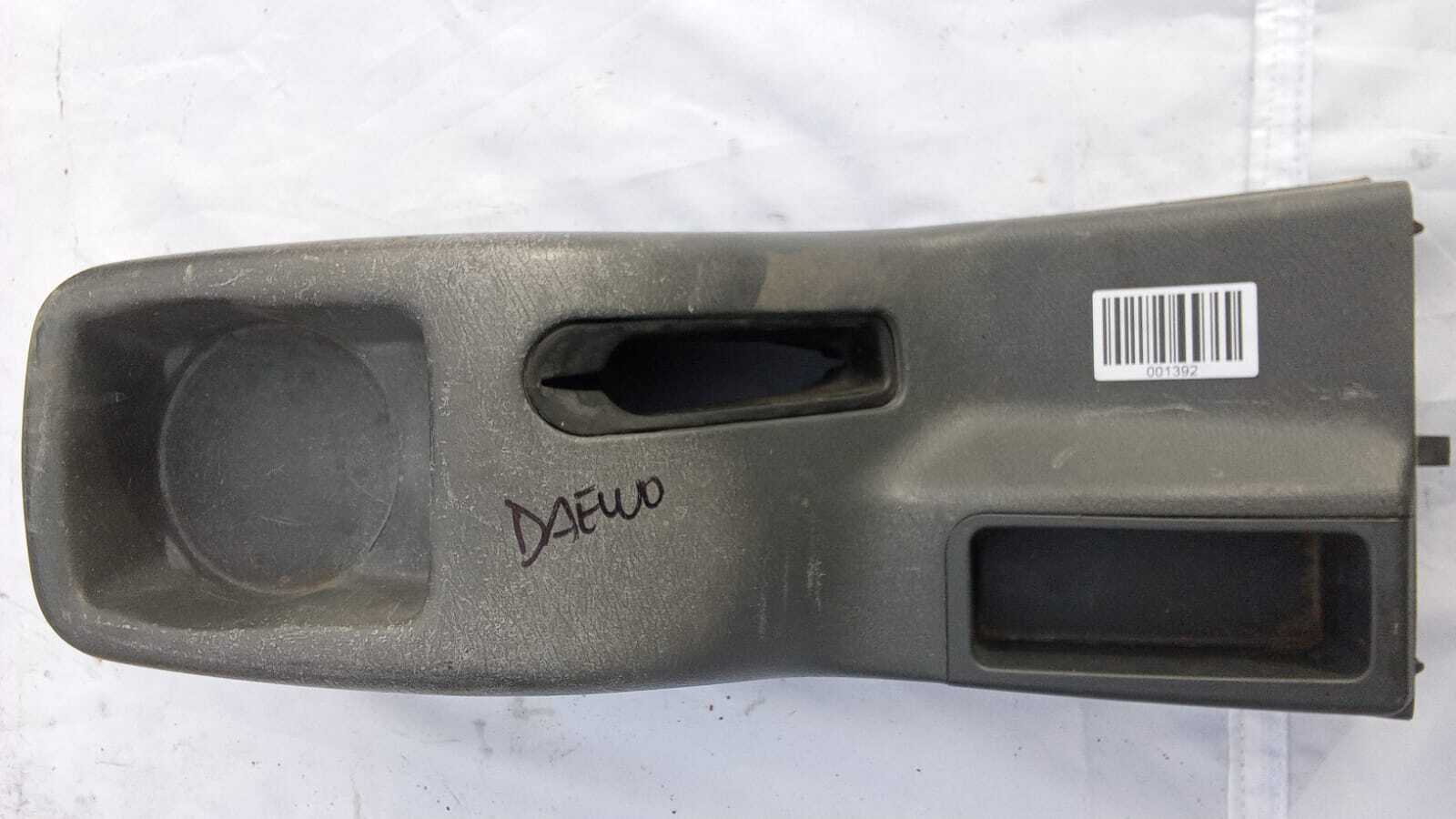 MOLDURA CENTRAL CON POSA VASOS CUBRE FRENO DE MANOS Daewoo Lanos 2003