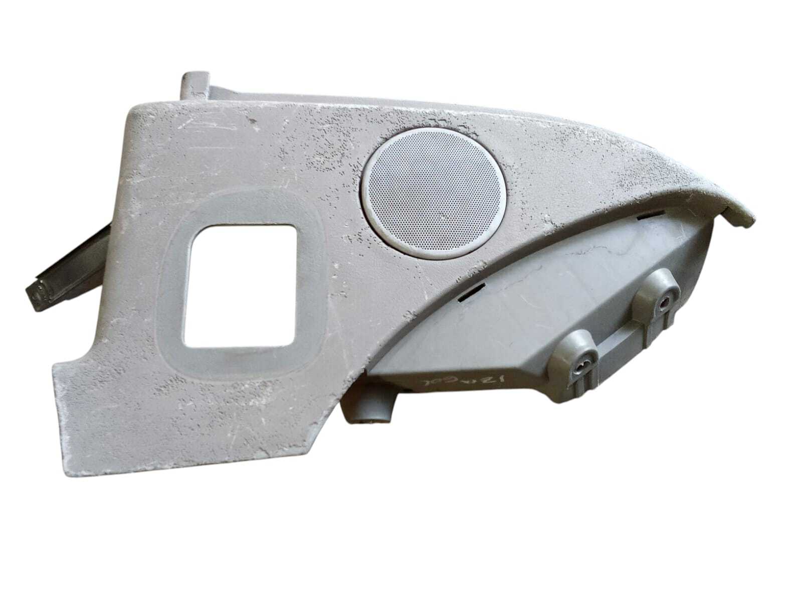 MOLDURA TRASERA PARLANTE TRASERO DERECHO Volkswagen gol 2001