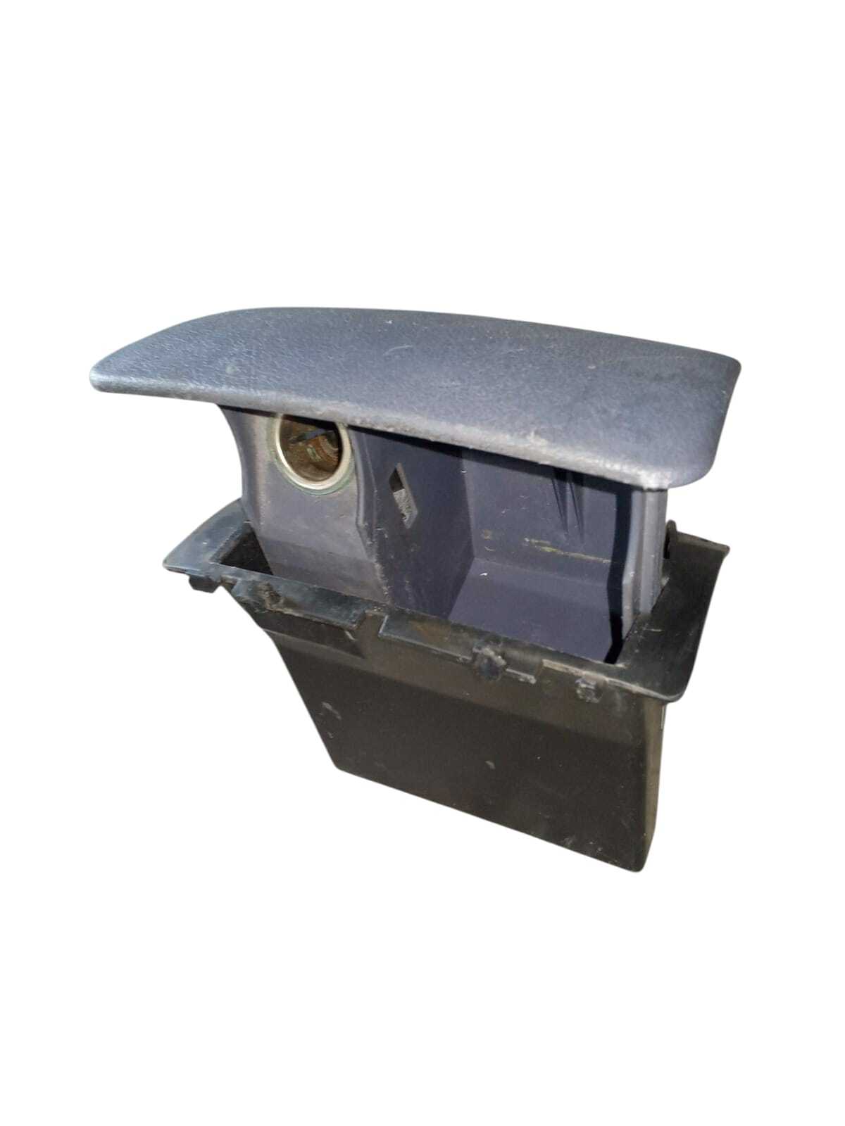 COMPARTIMIENTO TABLERO TOMA 12V Ford Fiesta 1998