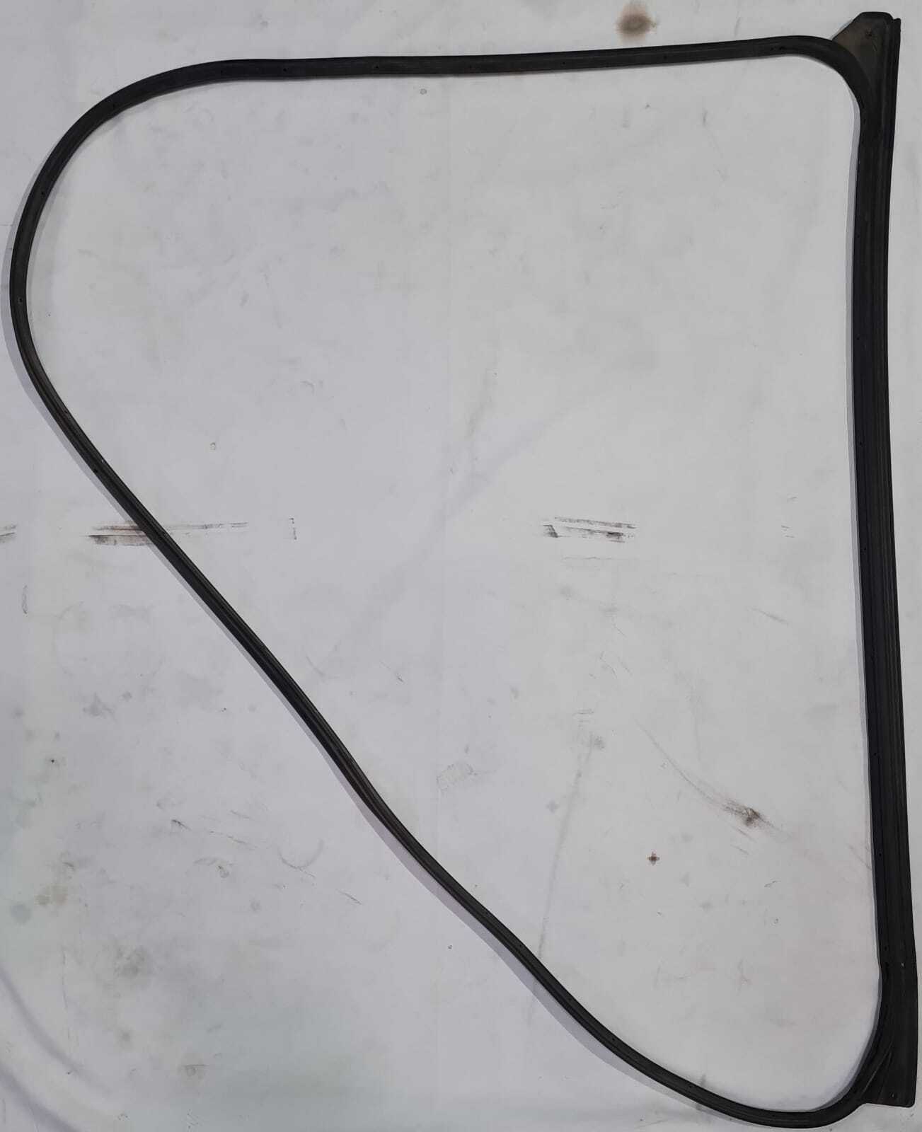 GOMA DE PUERTA DELANTERA DERECHA Suzuki Alto 2020