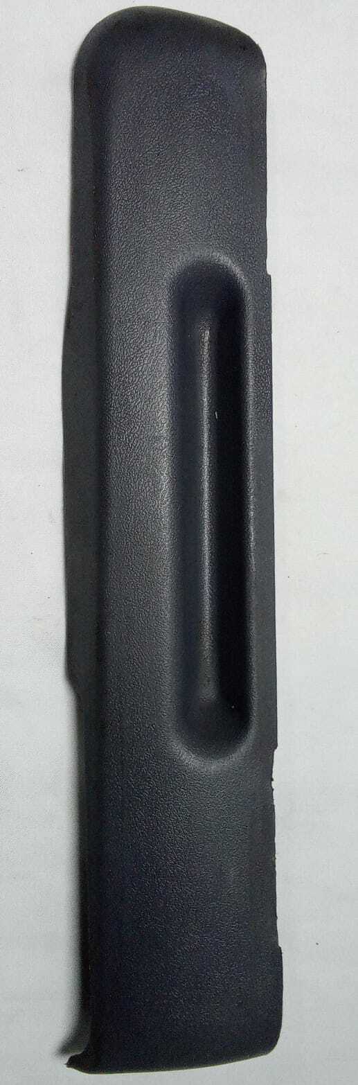 MOLDURA INFERIOR ASIENTO DELANTERO DERECHO Ford Fiesta 1998