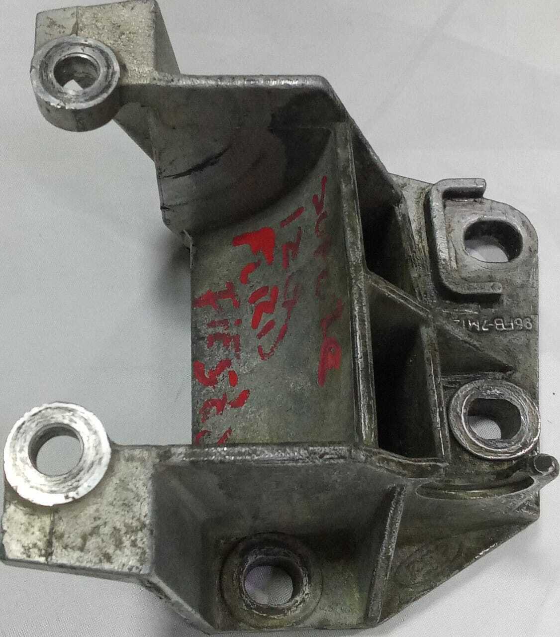 SOPORTE IZQUIERDO MOTOR Ford Fiesta 1998