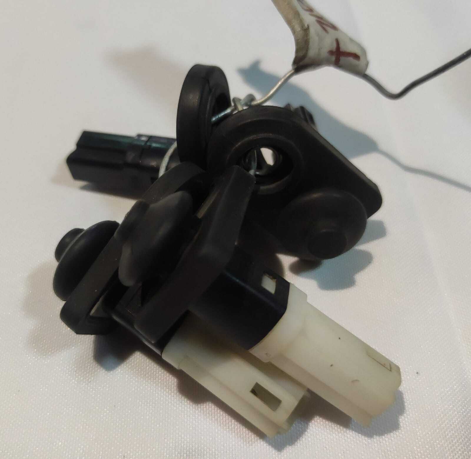 SENSOR PUERTA / LUZ CORTESIA Hyundai Accent 2005
