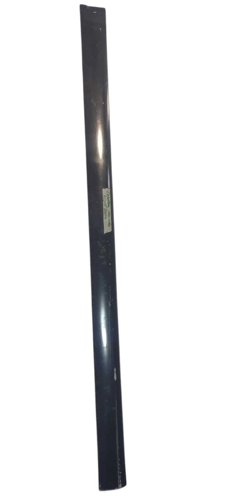 MOLDURA PUERTA EXTERIOR DELANTERA IZQUIERDA Hyundai Accent 2005